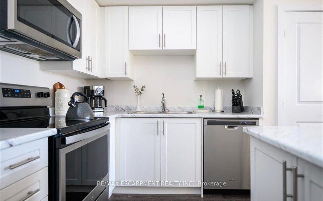 Photo 4 of Unit 14, 261 Skinner Road, Hamilton, Waterdown — HOMEH
