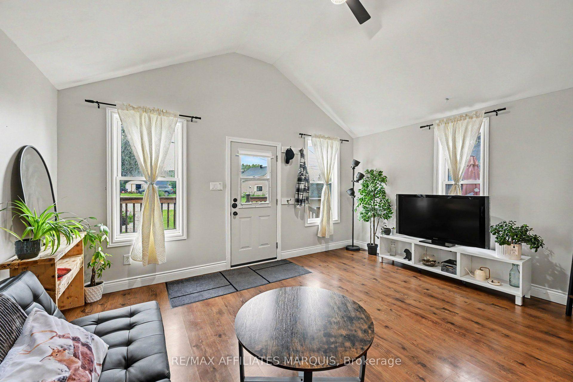 Photo 5 of 4 Lorne Street, Smiths Falls, Smiths Falls — HOMEH