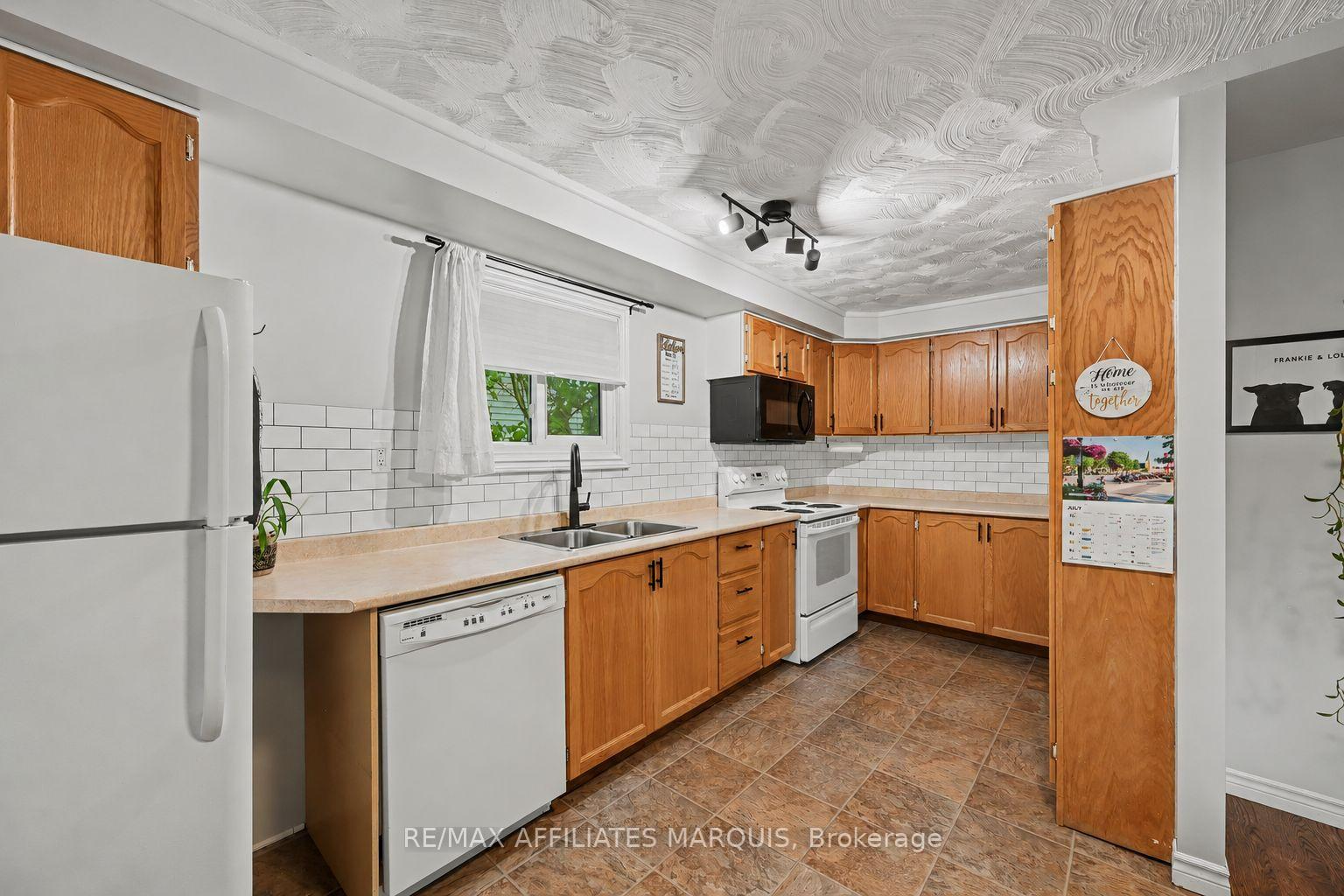 Photo 11 of 4 Lorne Street, Smiths Falls, Smiths Falls — HOMEH