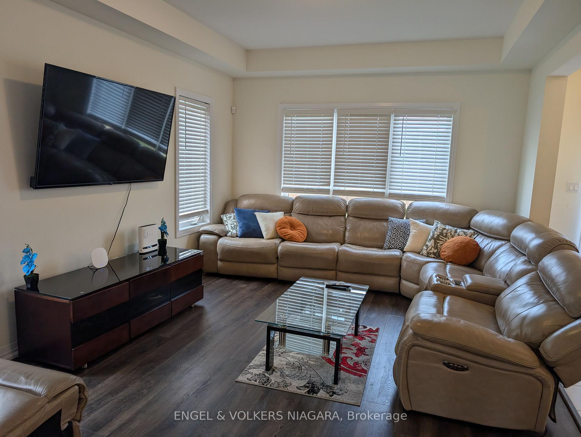 Photo 4 of 7330 Marvel Drive, Niagara Falls, Brown — HOMEH