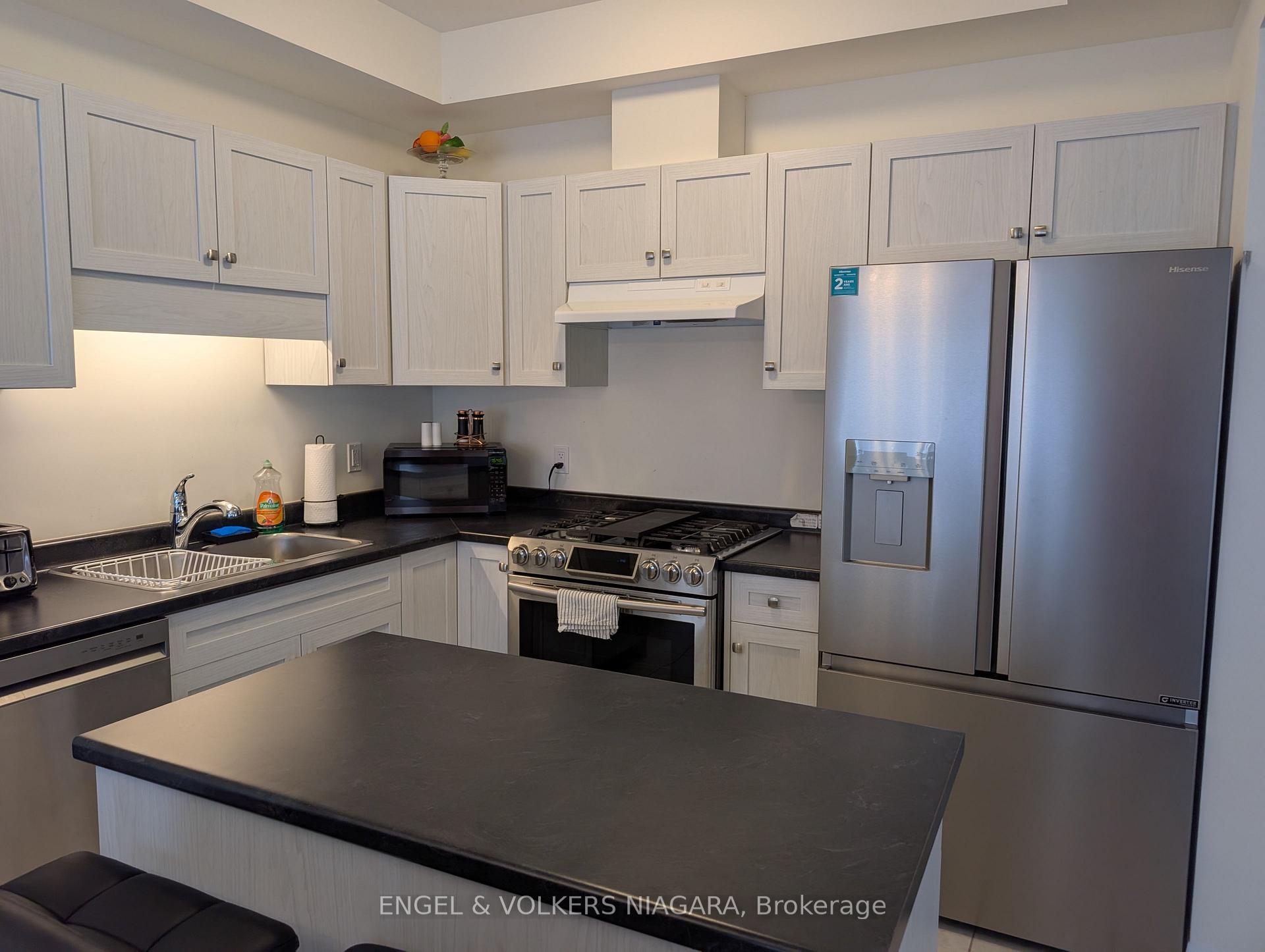 Photo 5 of 7330 Marvel Drive, Niagara Falls, Brown — HOMEH