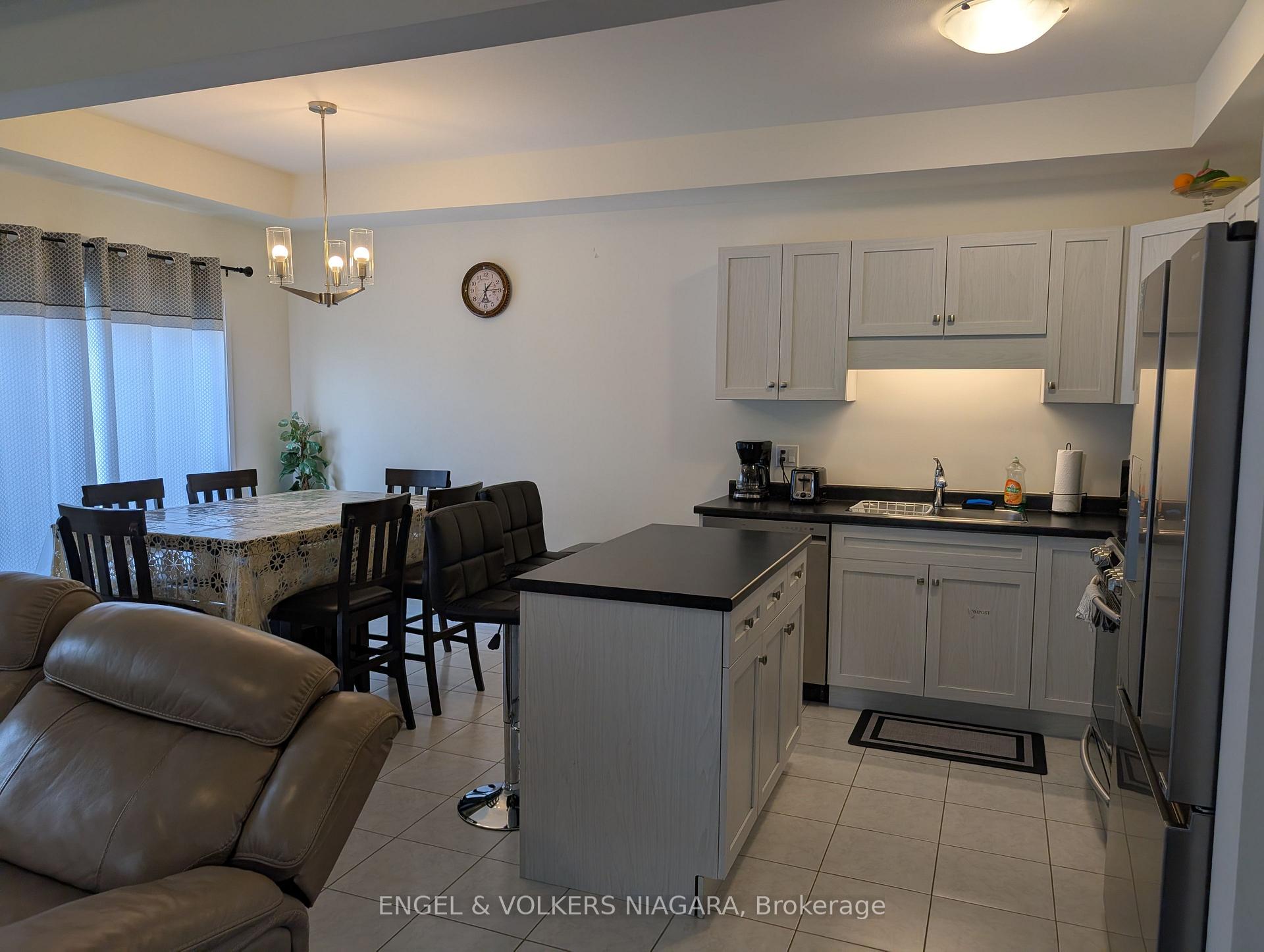 Photo 6 of 7330 Marvel Drive, Niagara Falls, Brown — HOMEH