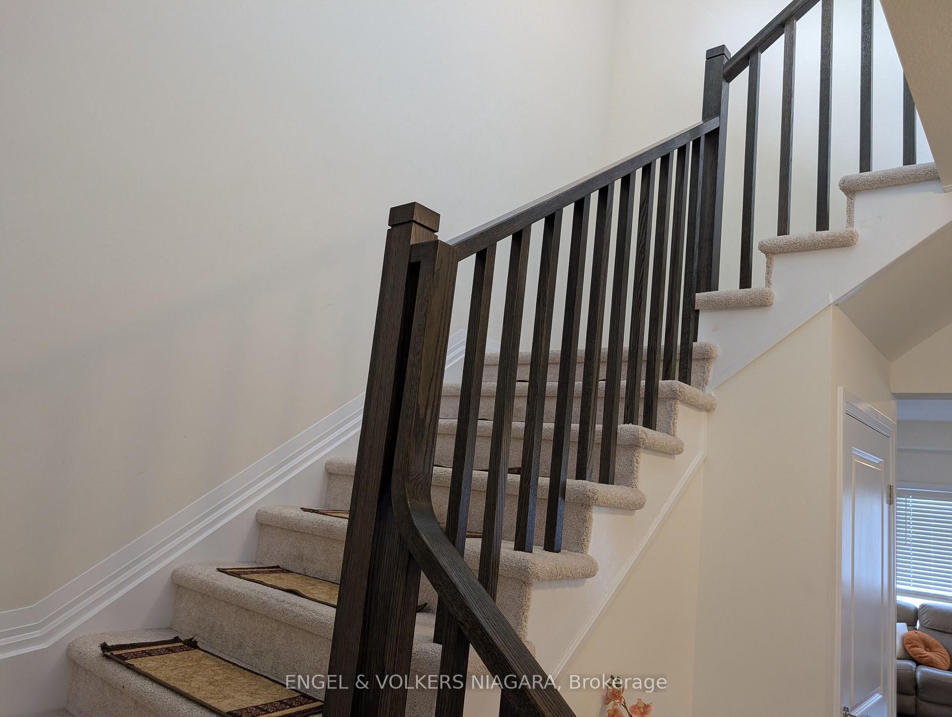 Photo 8 of 7330 Marvel Drive, Niagara Falls, Brown — HOMEH