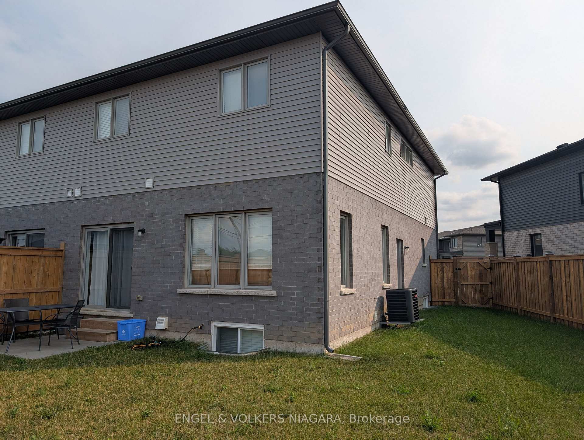 Photo 20 of 7330 Marvel Drive, Niagara Falls, Brown — HOMEH