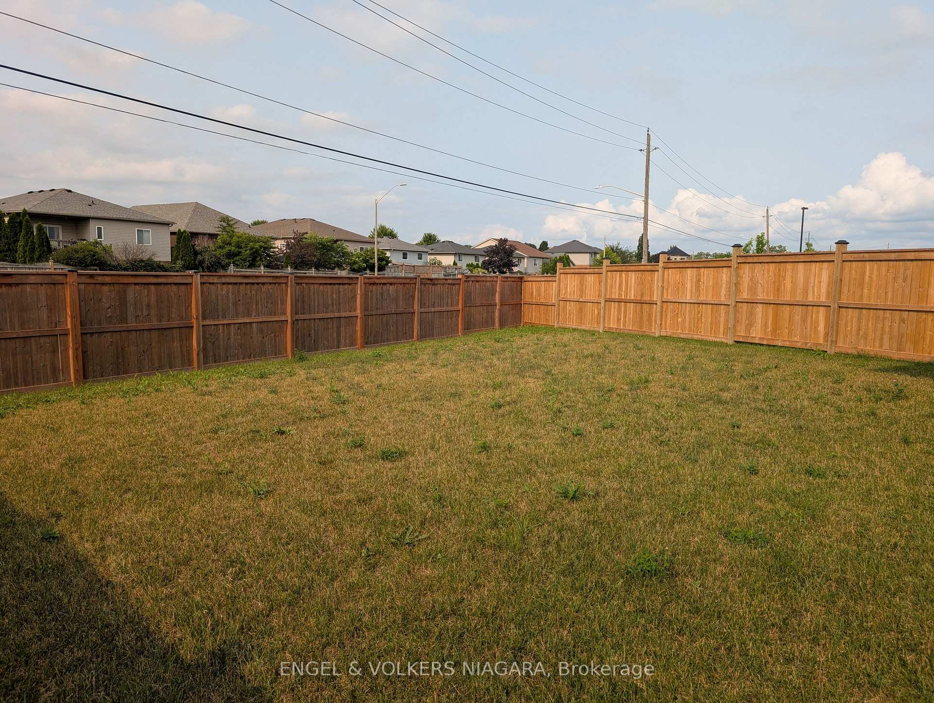 Photo 21 of 7330 Marvel Drive, Niagara Falls, Brown — HOMEH