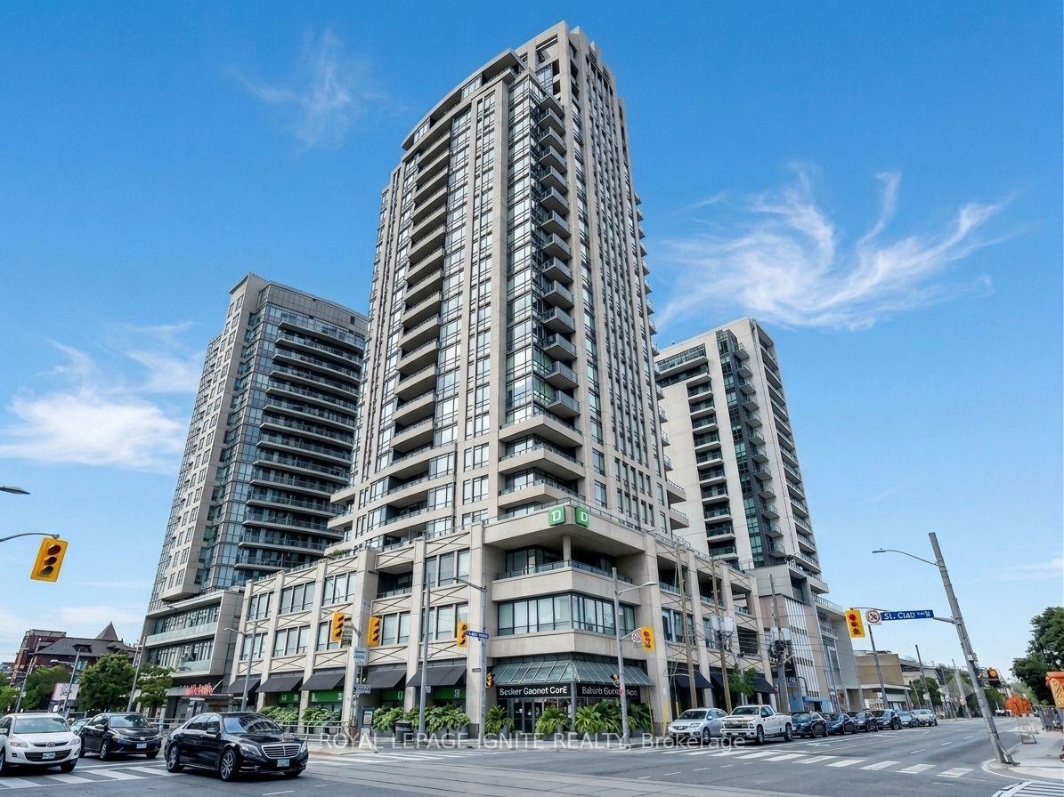 Front of Unit 204, 500 St.Clair Avenue W