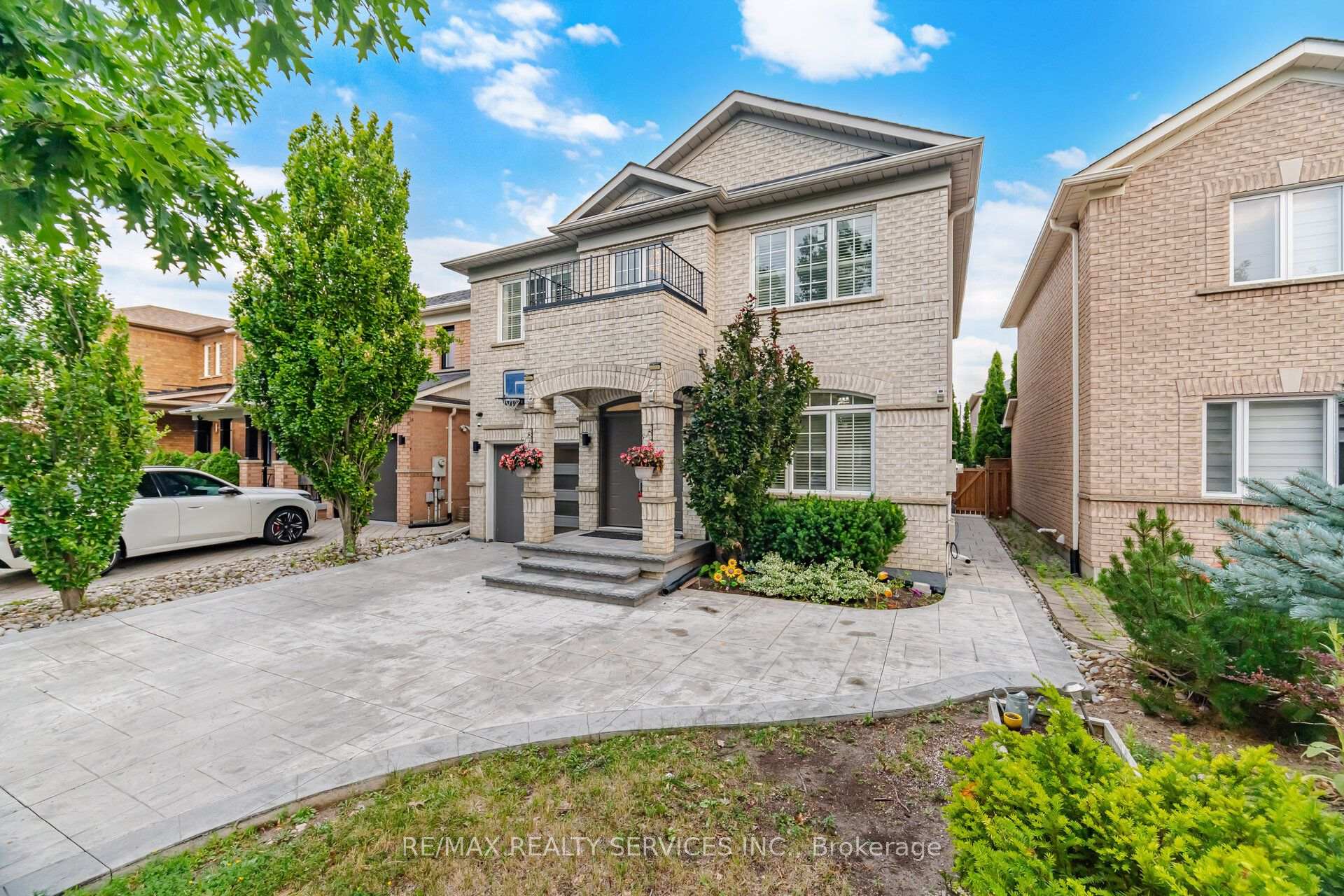 Photo 3 of 45 Skylark Drive, Vaughan, Vellore Village — HOMEH