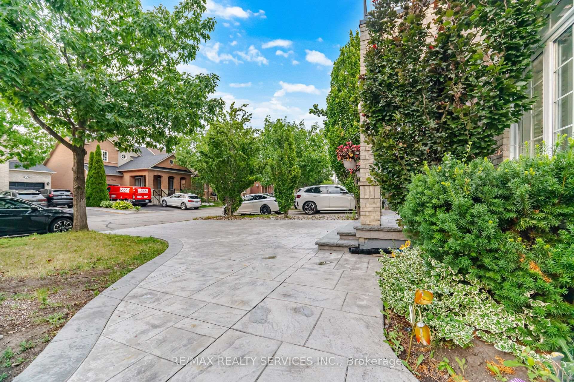 Photo 4 of 45 Skylark Drive, Vaughan, Vellore Village — HOMEH