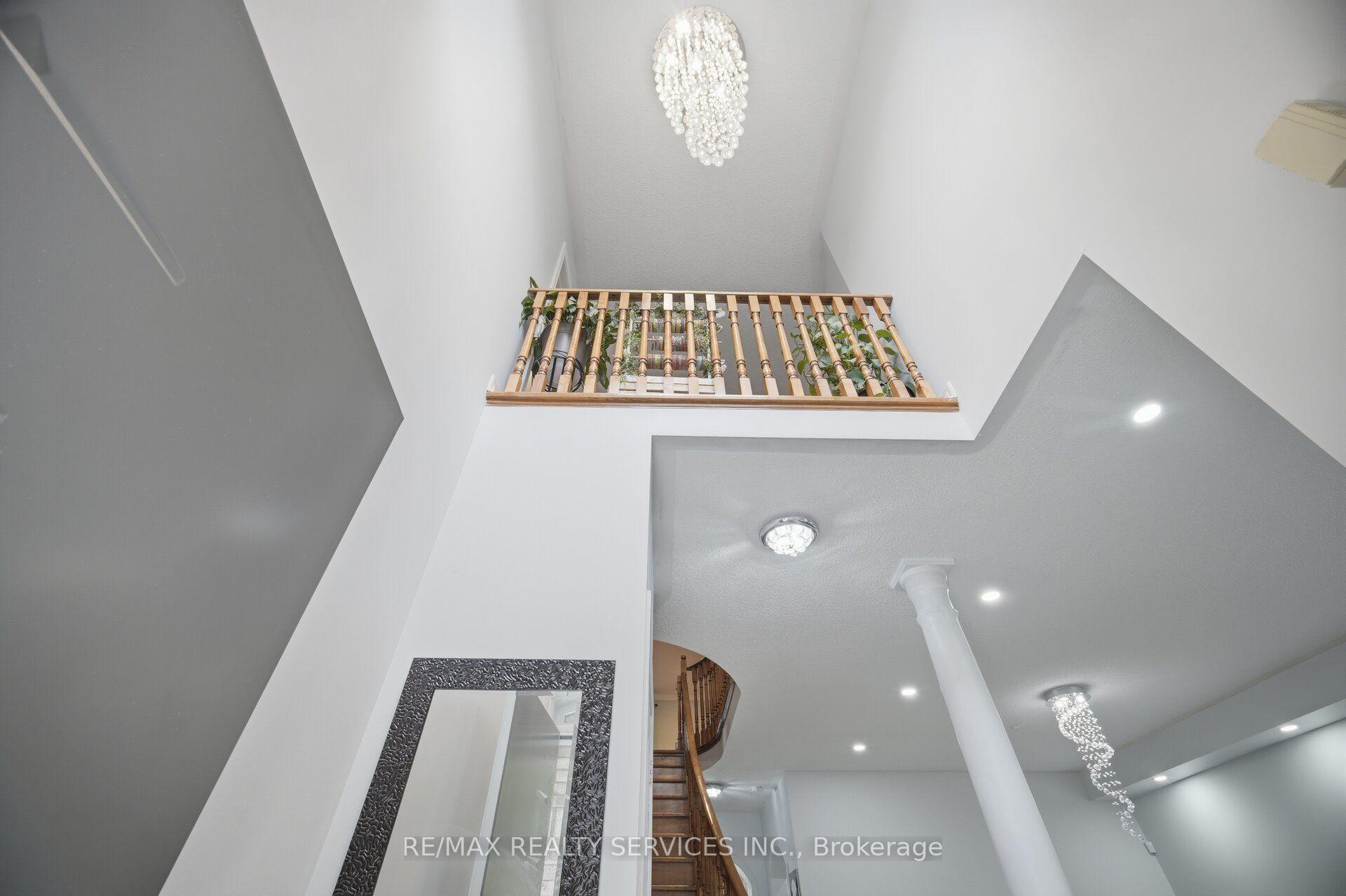 Photo 7 of 45 Skylark Drive, Vaughan, Vellore Village — HOMEH