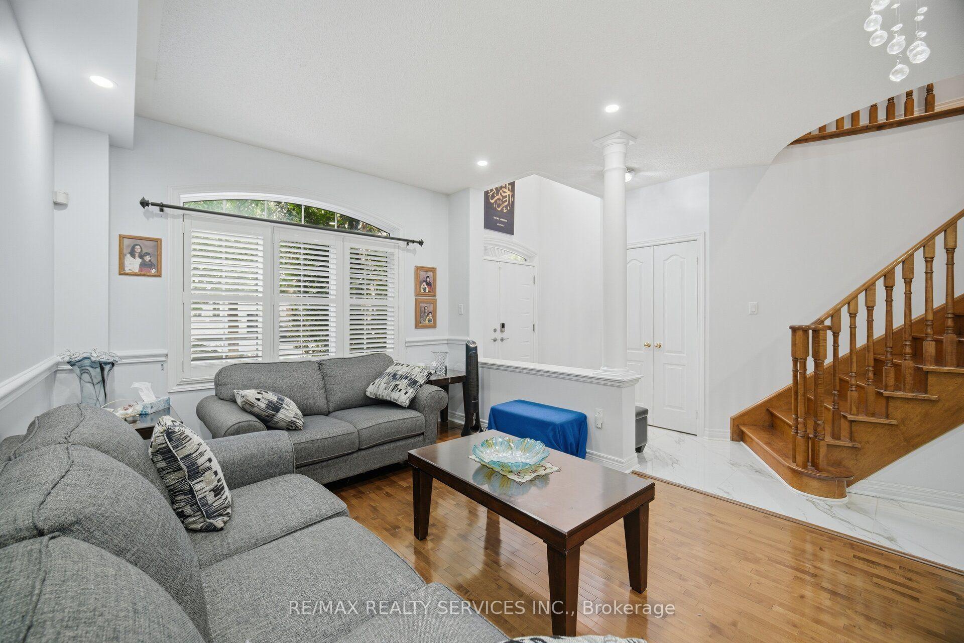 Photo 10 of 45 Skylark Drive, Vaughan, Vellore Village — HOMEH