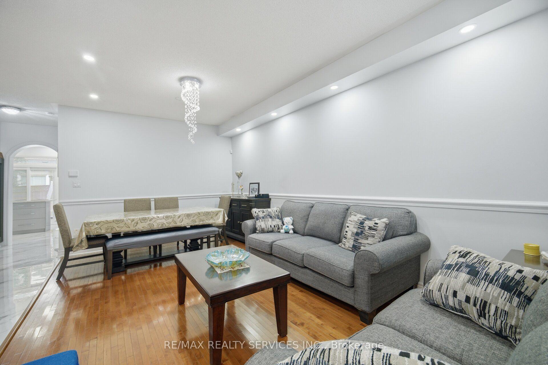 Photo 11 of 45 Skylark Drive, Vaughan, Vellore Village — HOMEH
