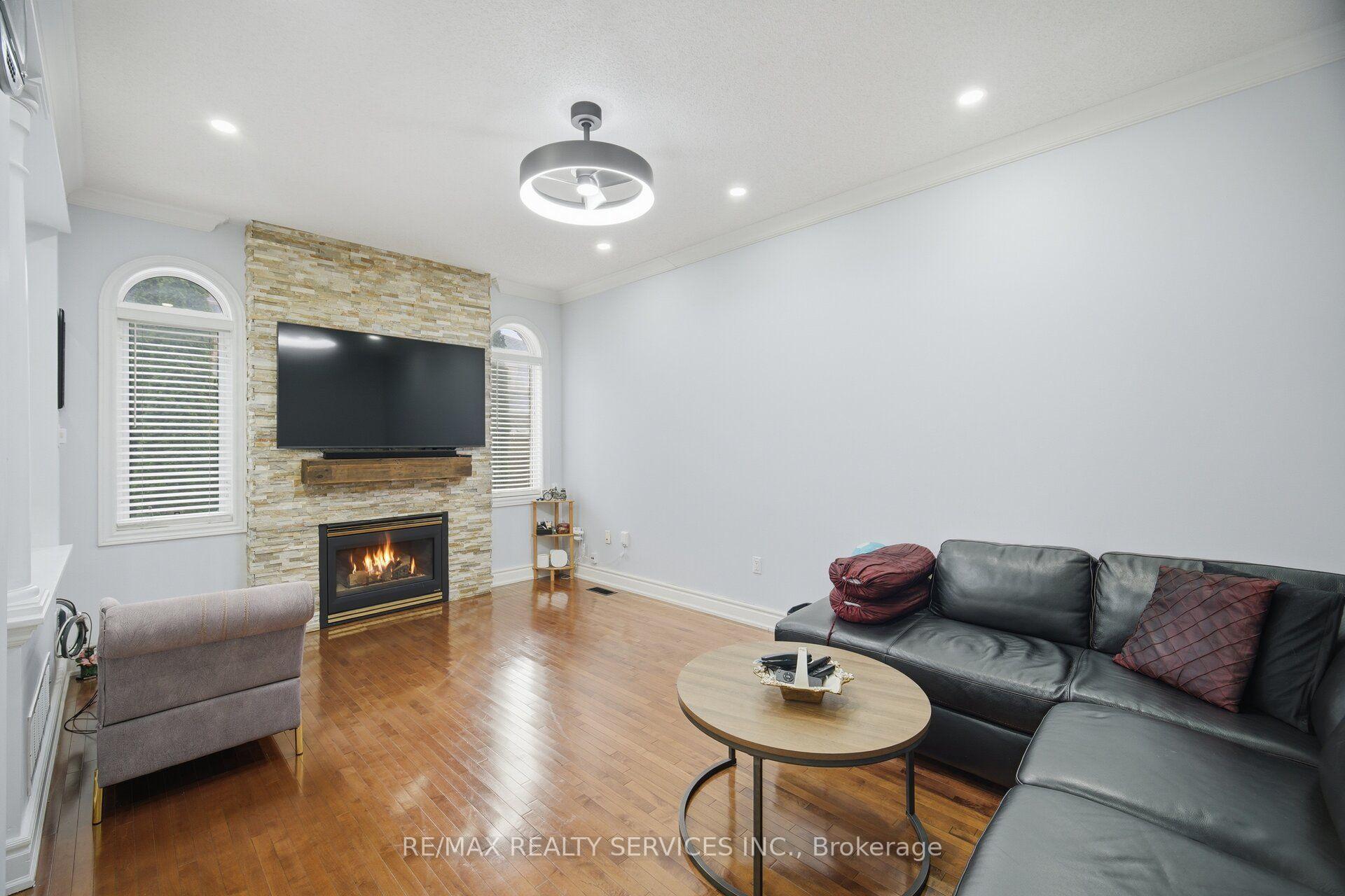 Photo 13 of 45 Skylark Drive, Vaughan, Vellore Village — HOMEH
