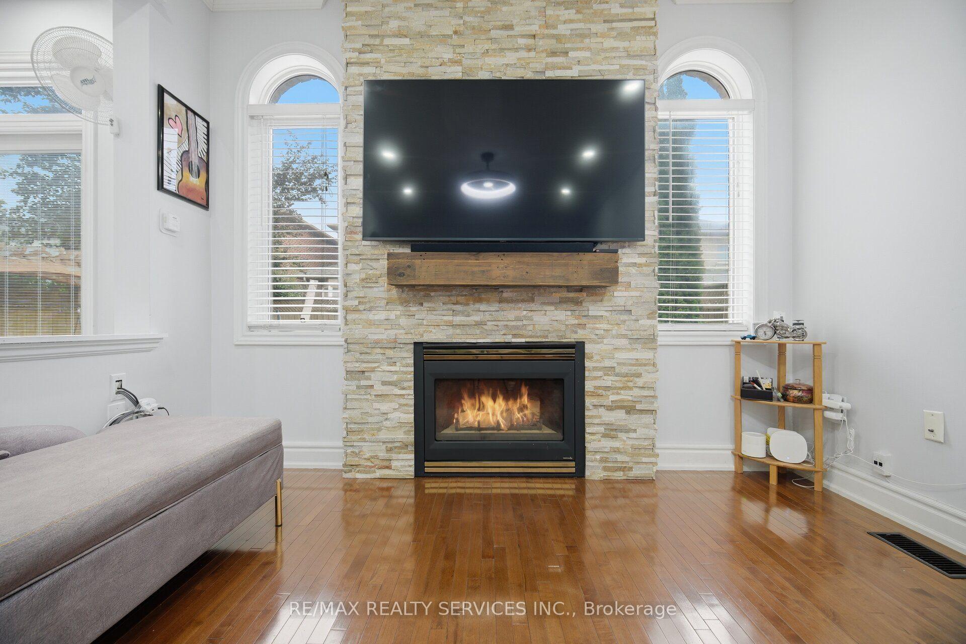 Photo 14 of 45 Skylark Drive, Vaughan, Vellore Village — HOMEH