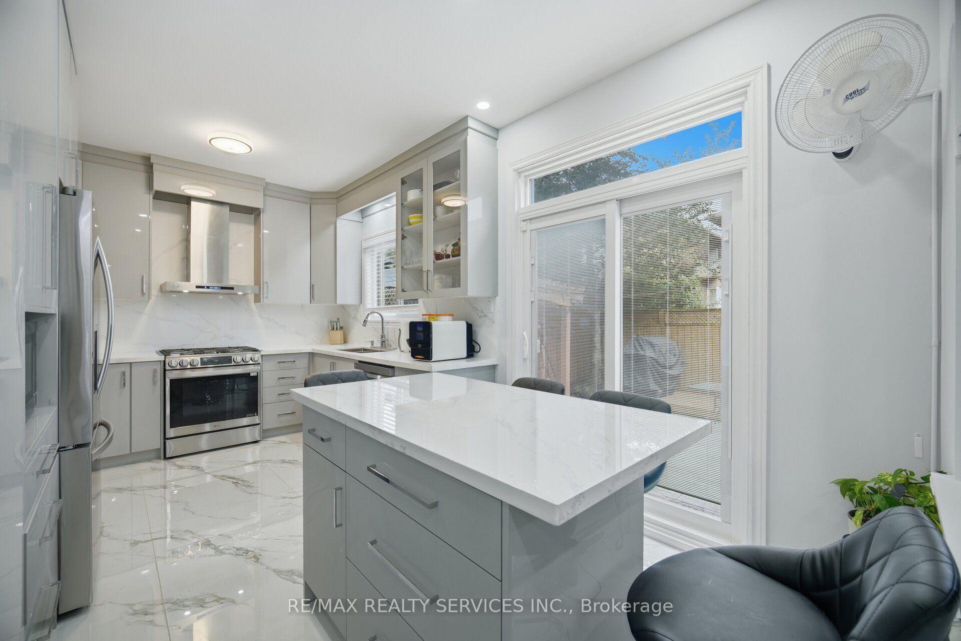 Photo 17 of 45 Skylark Drive, Vaughan, Vellore Village — HOMEH