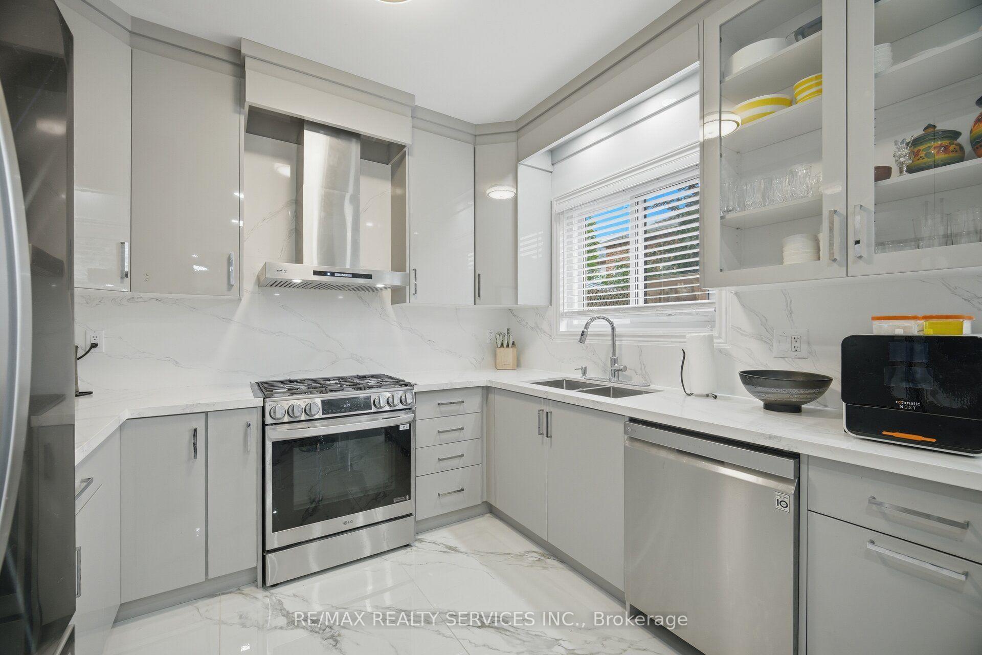 Photo 18 of 45 Skylark Drive, Vaughan, Vellore Village — HOMEH