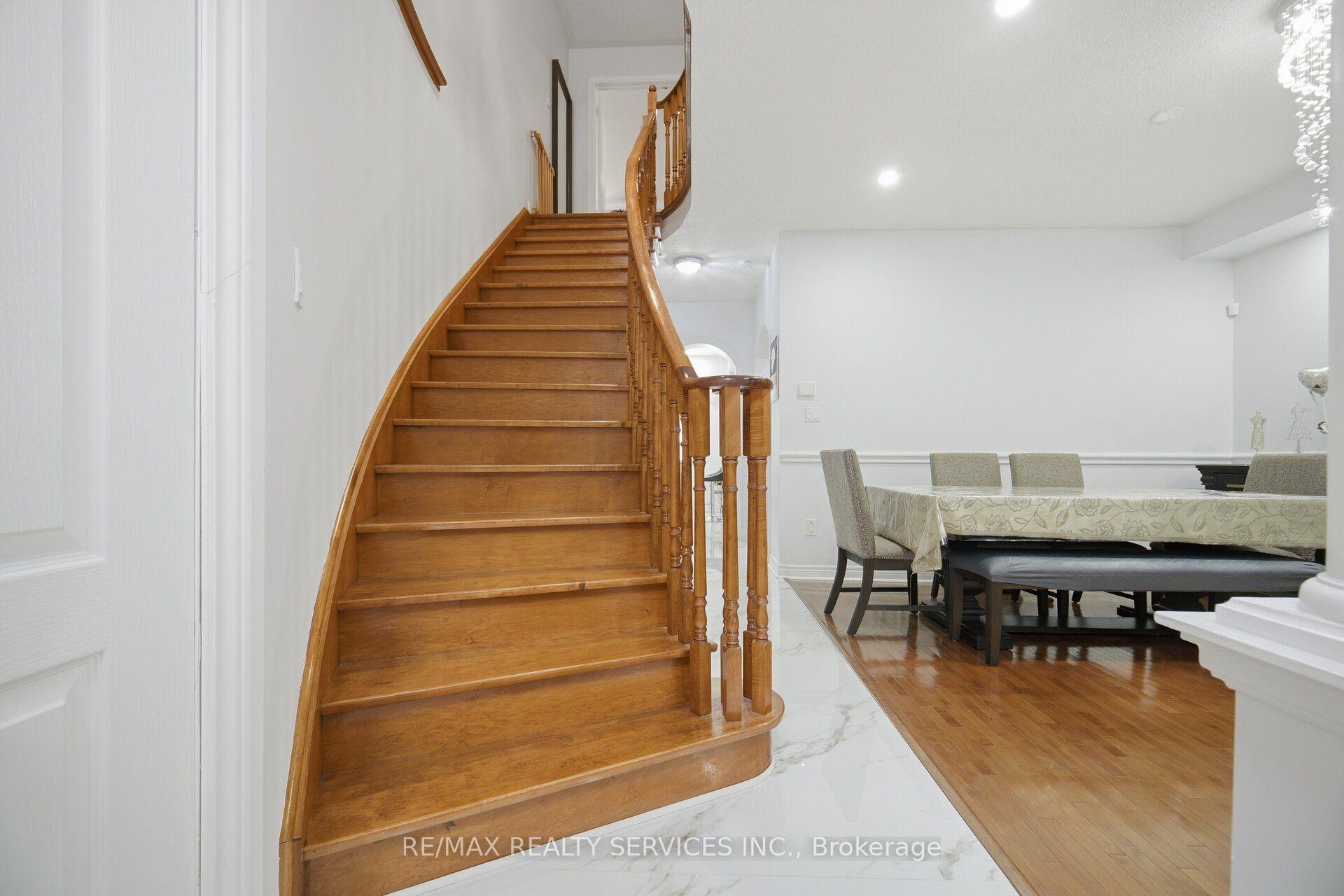 Photo 24 of 45 Skylark Drive, Vaughan, Vellore Village — HOMEH