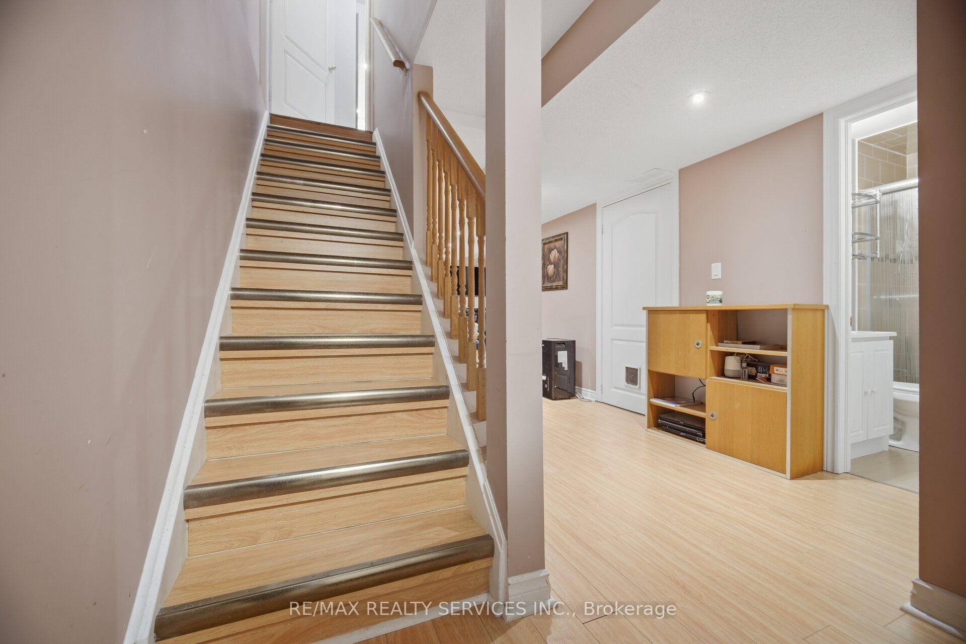 Photo 36 of 45 Skylark Drive, Vaughan, Vellore Village — HOMEH
