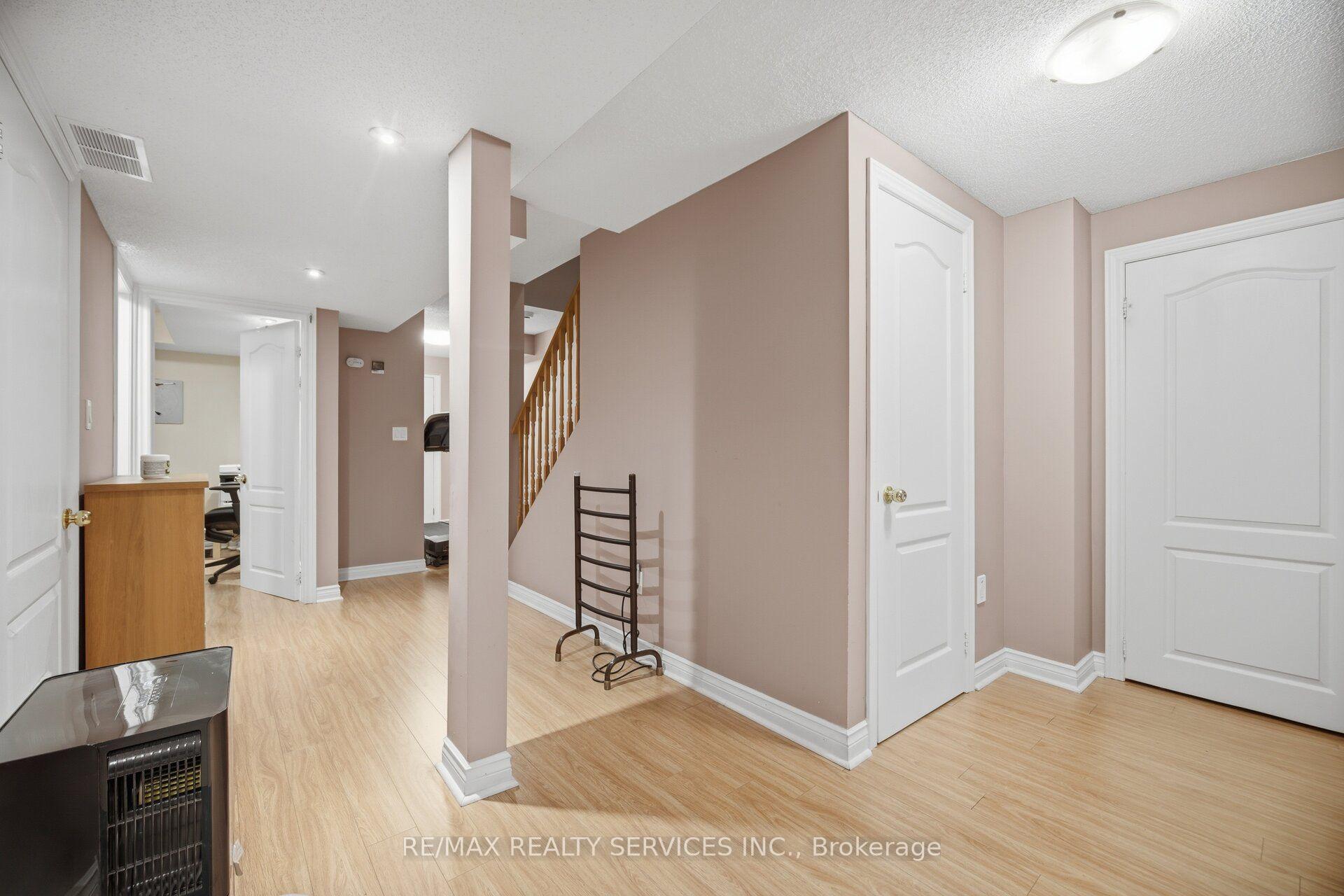 Photo 37 of 45 Skylark Drive, Vaughan, Vellore Village — HOMEH