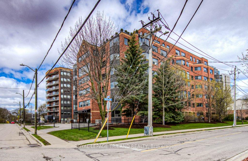 Photo 4 of Unit 403, 20 Ellen Street, Kitchener, Civic Centre — HOMEH