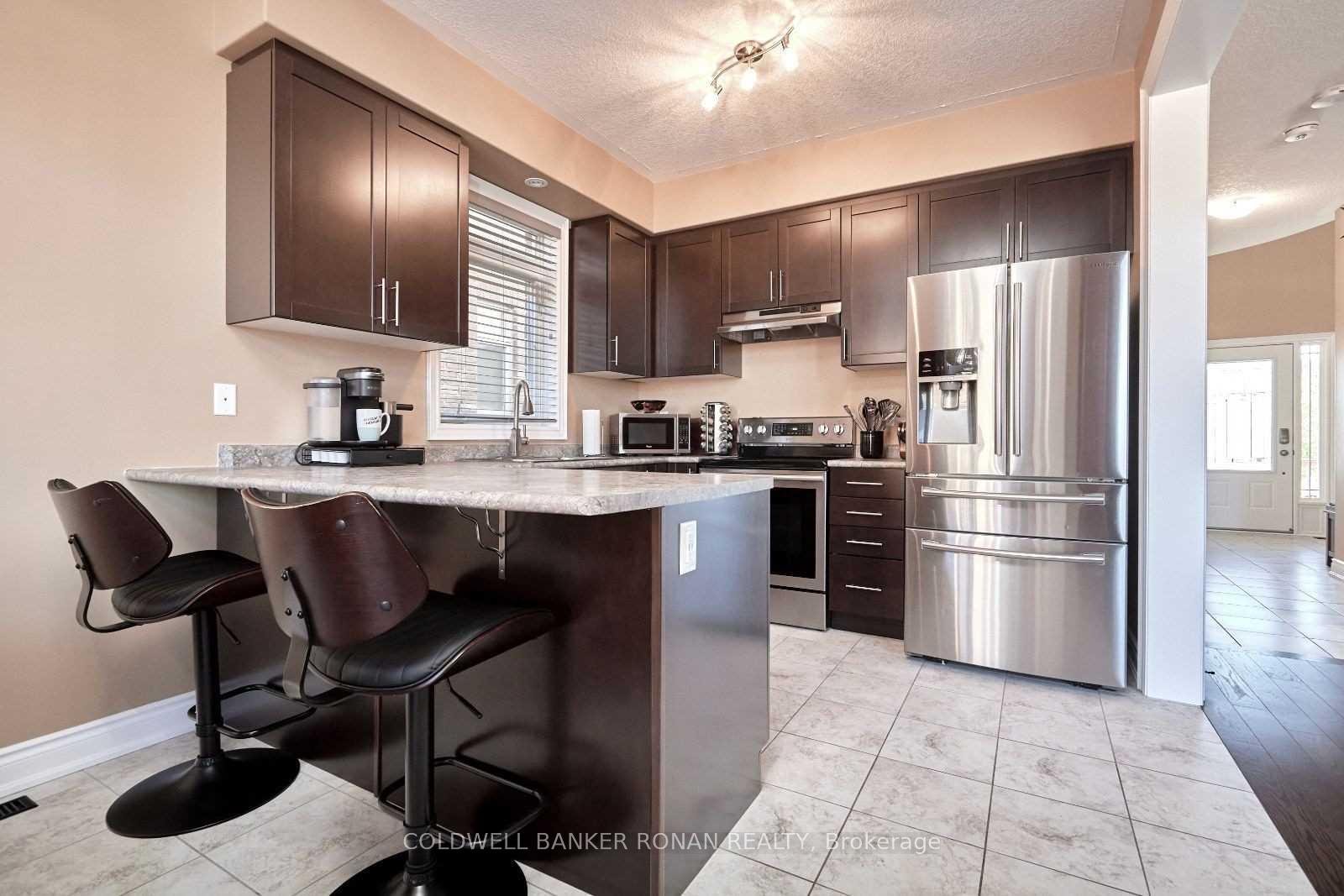 Photo 3 of 64 Catherine Drive, Barrie, Painswick South — HOMEH