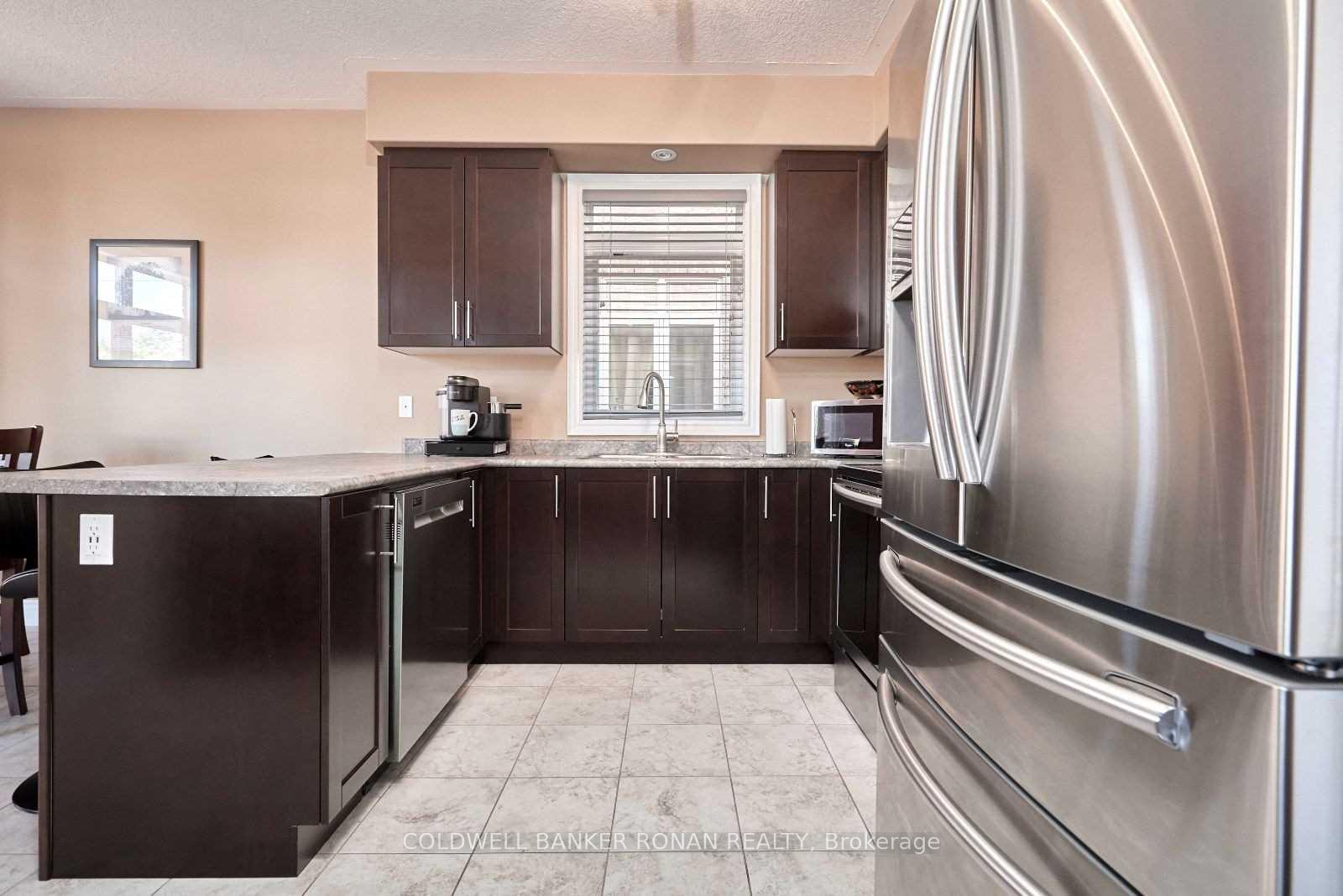 Photo 4 of 64 Catherine Drive, Barrie, Painswick South — HOMEH