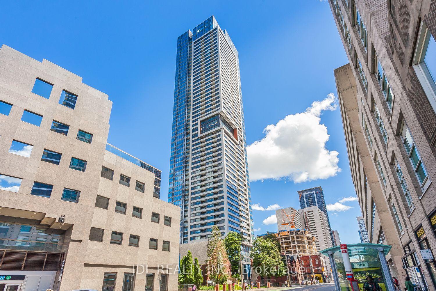 Front of Unit 3709, 609 Sherbourne Street