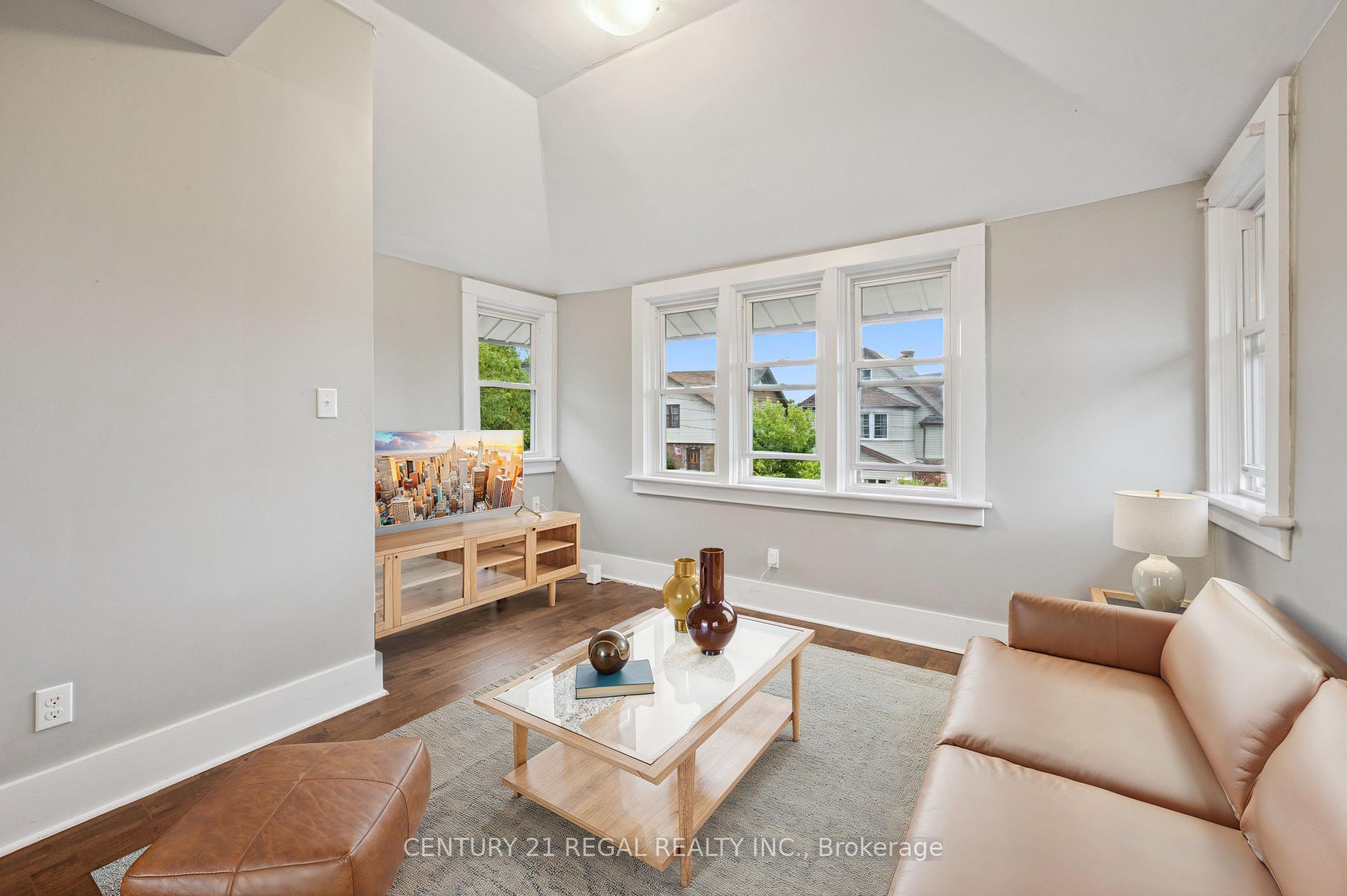 Photo 15 of 14 Stirling Avenue N, Kitchener, King East — HOMEH