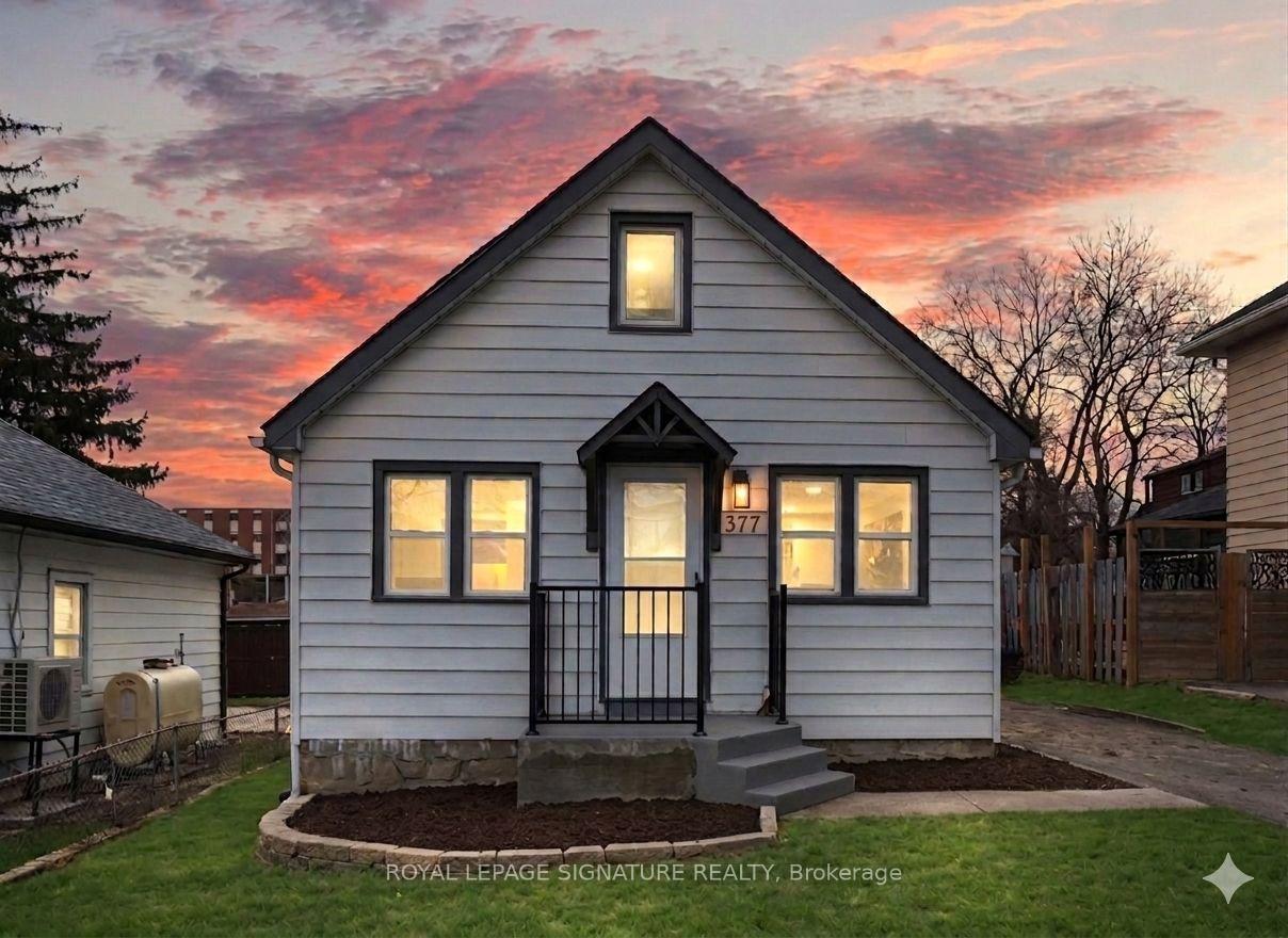 Front of 377 Adelaide Avenue W