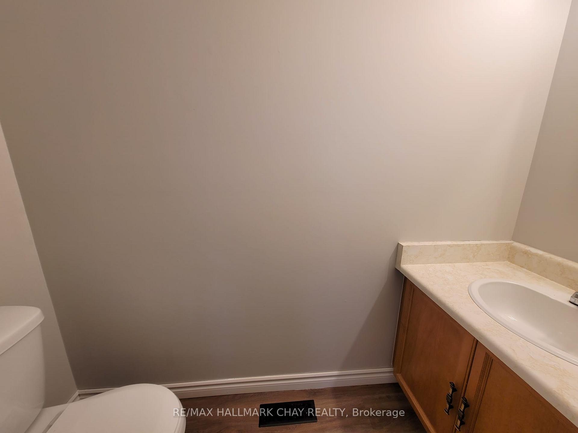 Photo 7 of 30 Orwell Crescent, Barrie, Letitia Heights — HOMEH