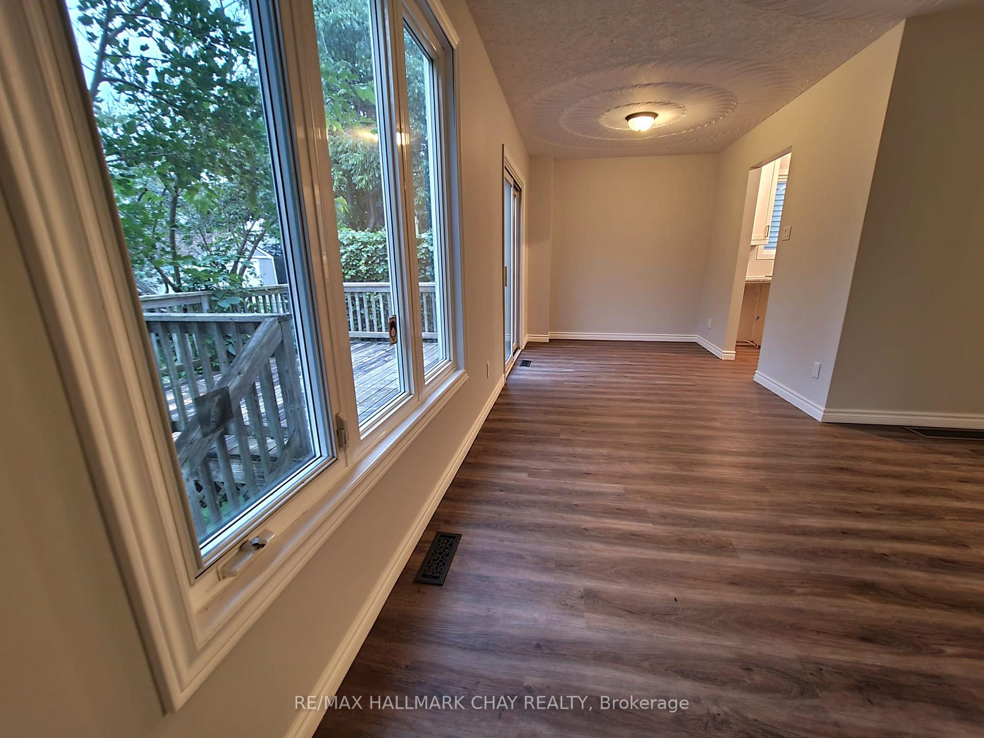 Photo 8 of 30 Orwell Crescent, Barrie, Letitia Heights — HOMEH