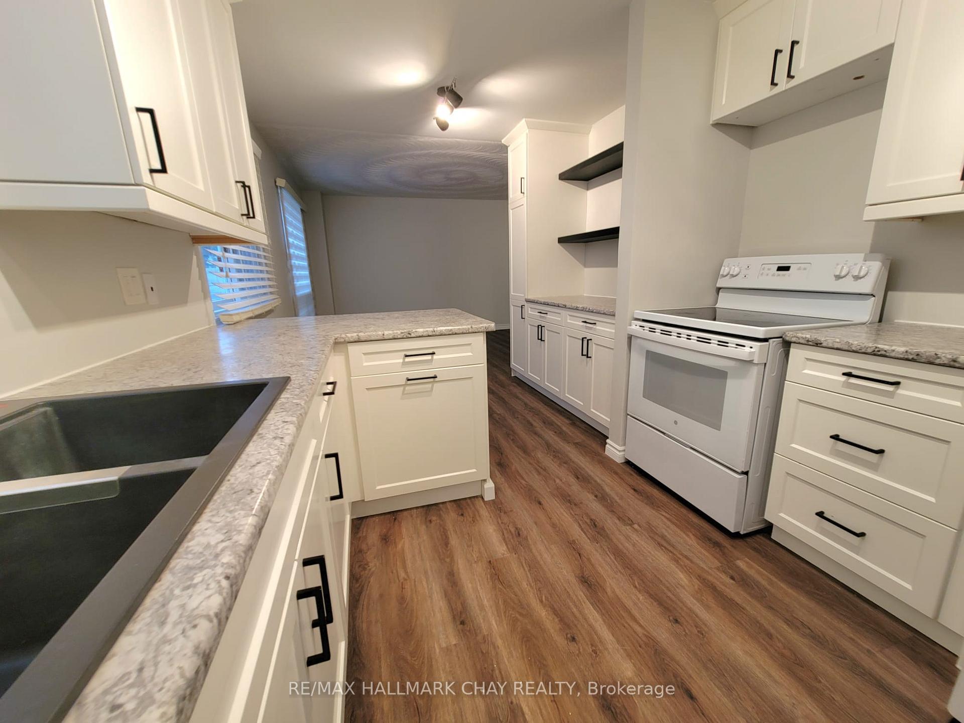 Photo 9 of 30 Orwell Crescent, Barrie, Letitia Heights — HOMEH