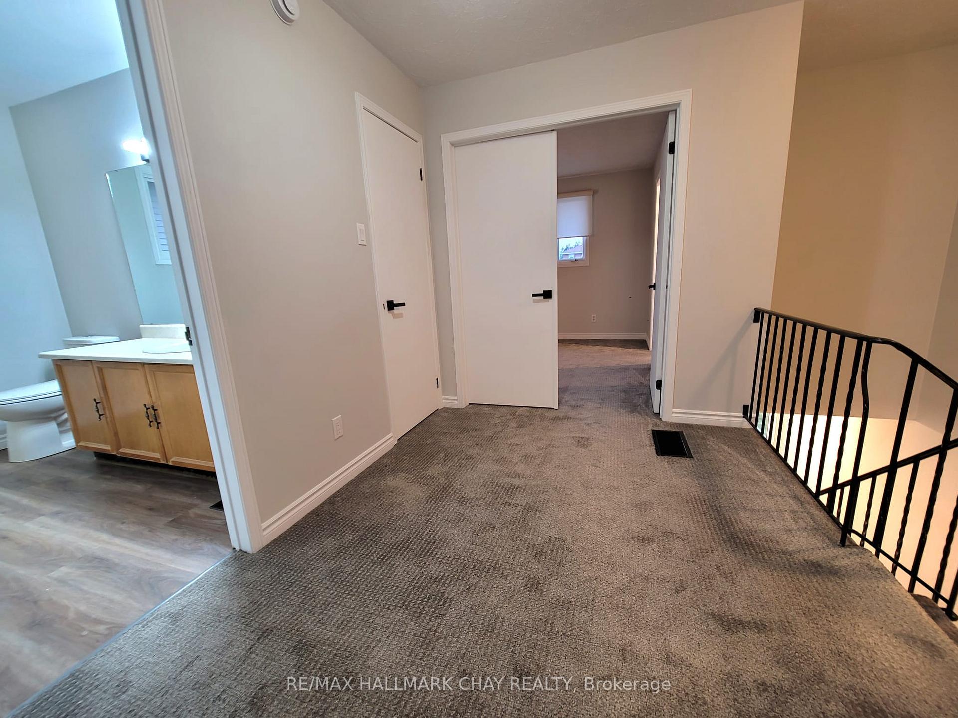 Photo 10 of 30 Orwell Crescent, Barrie, Letitia Heights — HOMEH