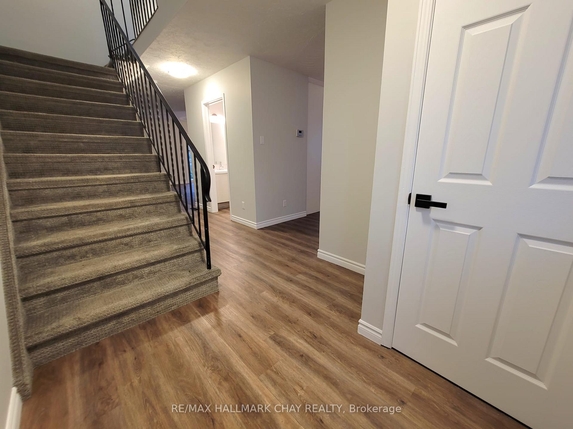 Photo 11 of 30 Orwell Crescent, Barrie, Letitia Heights — HOMEH