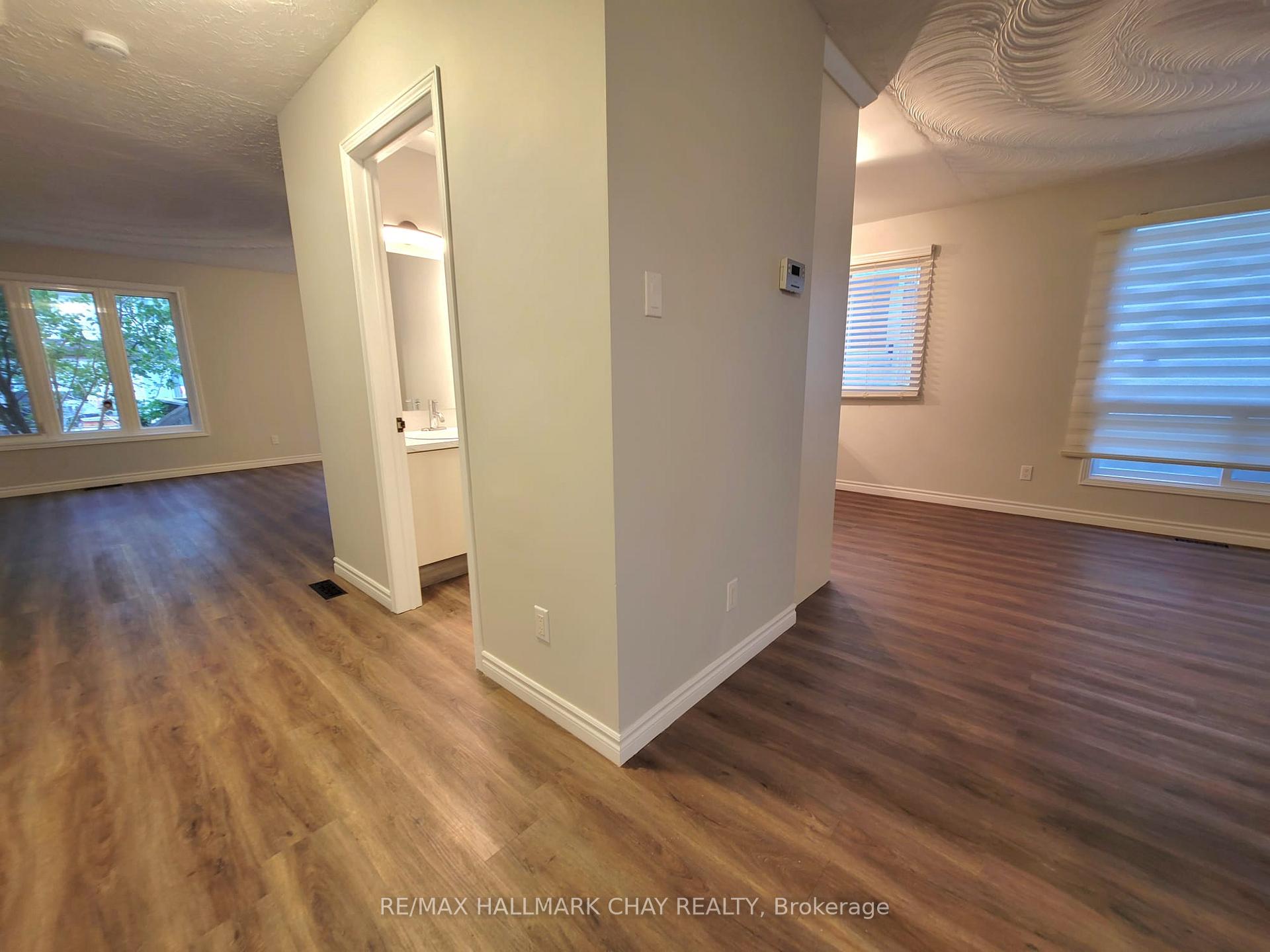 Photo 12 of 30 Orwell Crescent, Barrie, Letitia Heights — HOMEH
