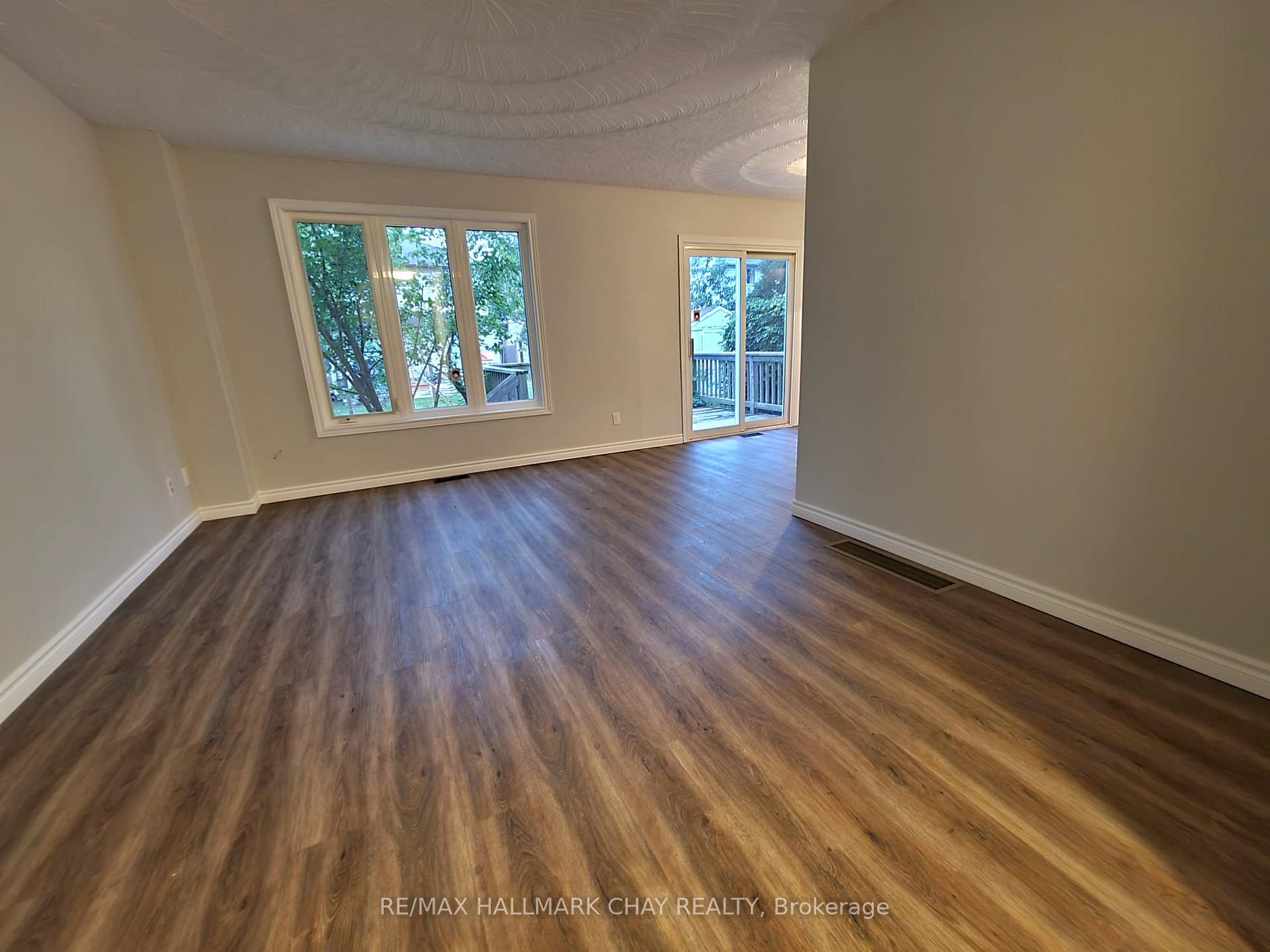 Photo 13 of 30 Orwell Crescent, Barrie, Letitia Heights — HOMEH