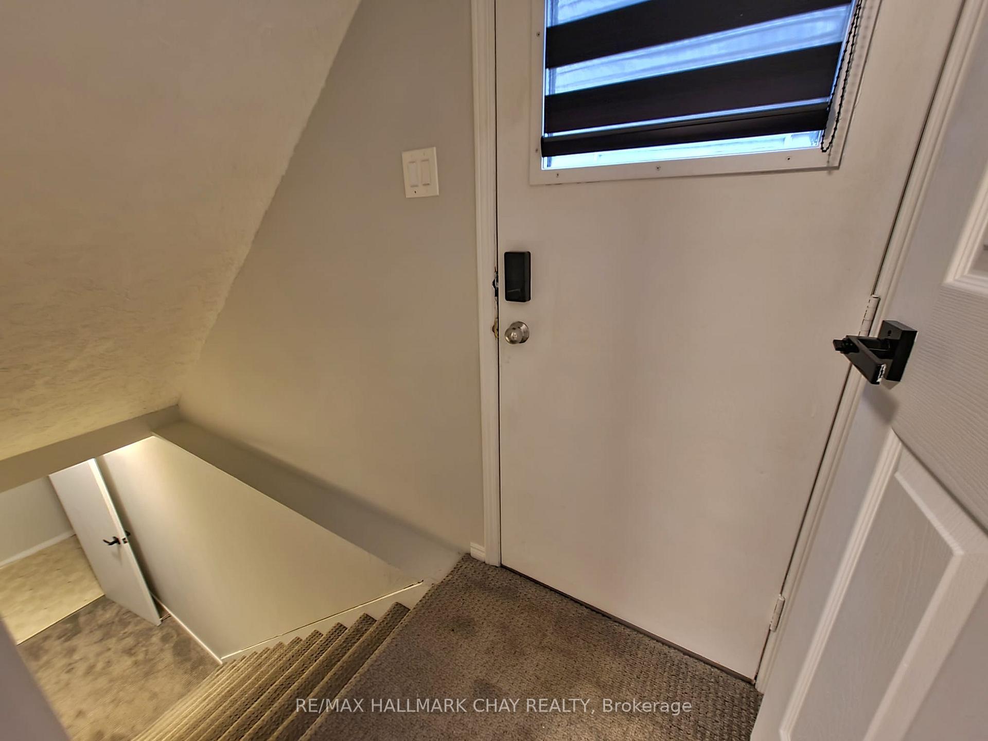 Photo 16 of 30 Orwell Crescent, Barrie, Letitia Heights — HOMEH