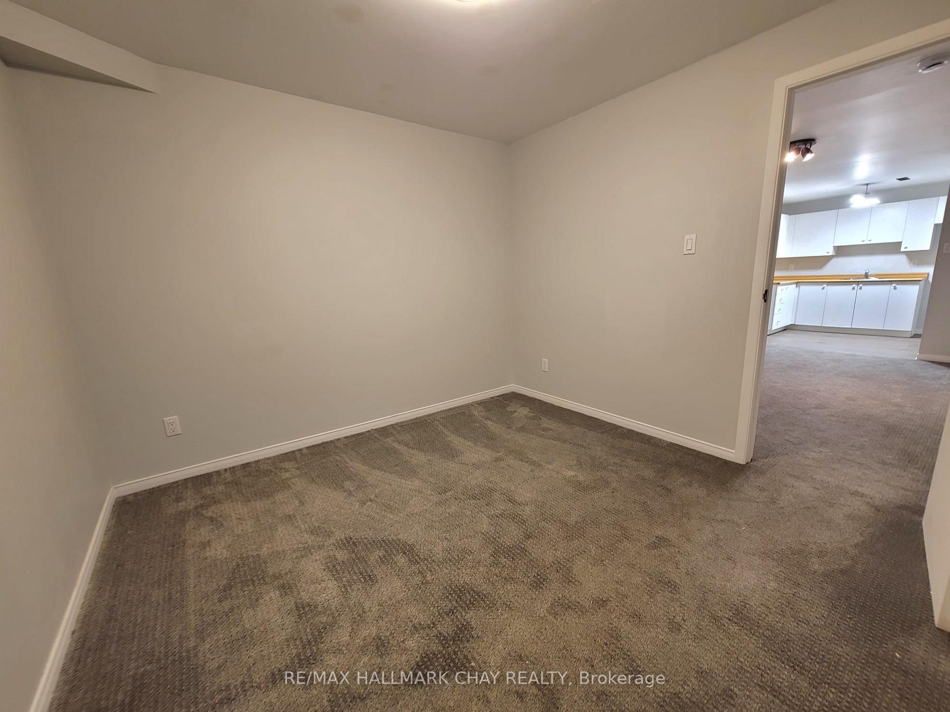 Photo 19 of 30 Orwell Crescent, Barrie, Letitia Heights — HOMEH