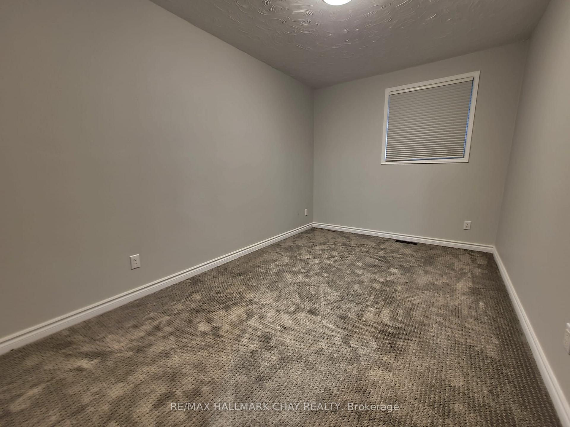 Photo 21 of 30 Orwell Crescent, Barrie, Letitia Heights — HOMEH