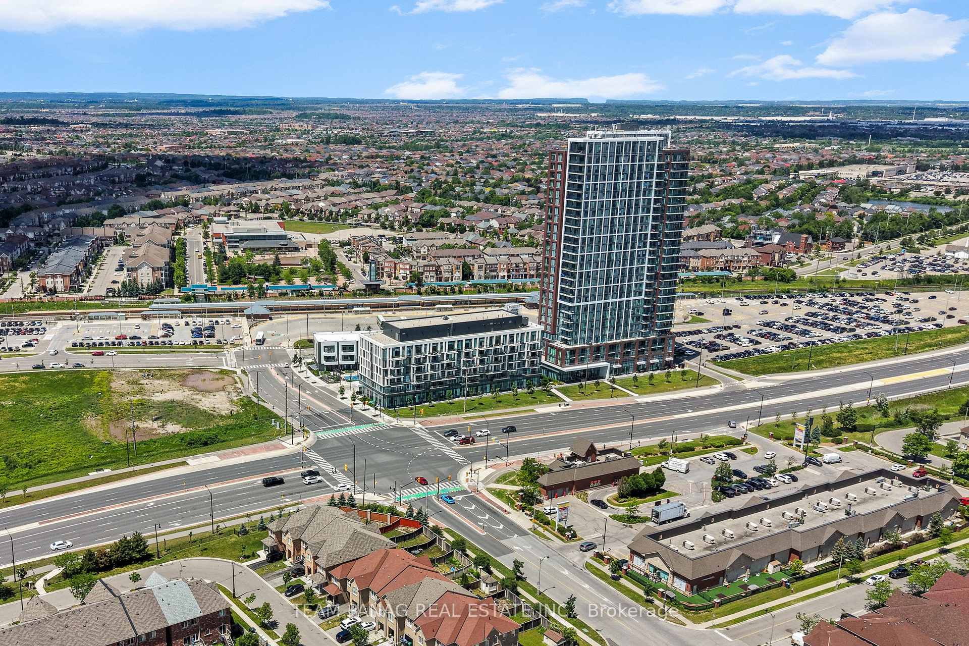 Photo 6 of 79 Finegan Circle, Brampton, Northwest Brampton — HOMEH