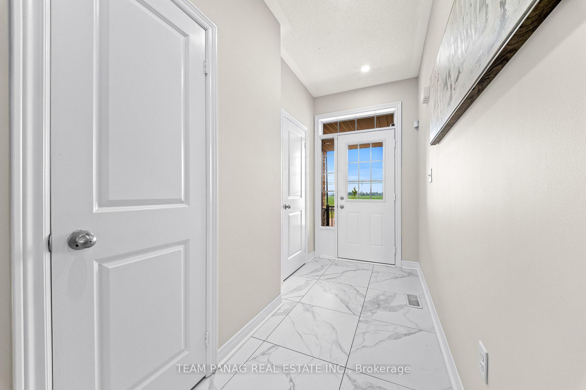 Photo 8 of 79 Finegan Circle, Brampton, Northwest Brampton — HOMEH