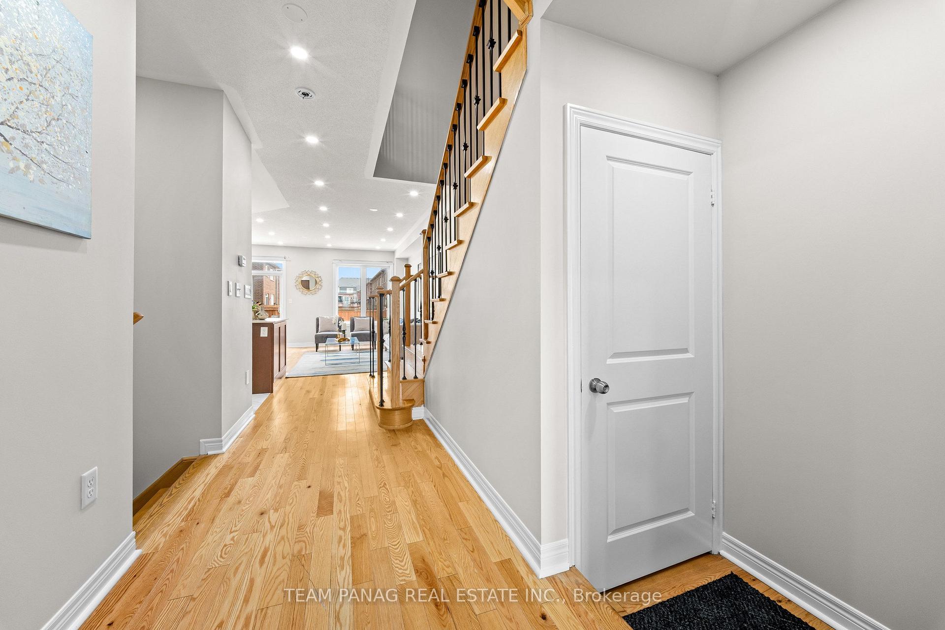 Photo 9 of 79 Finegan Circle, Brampton, Northwest Brampton — HOMEH
