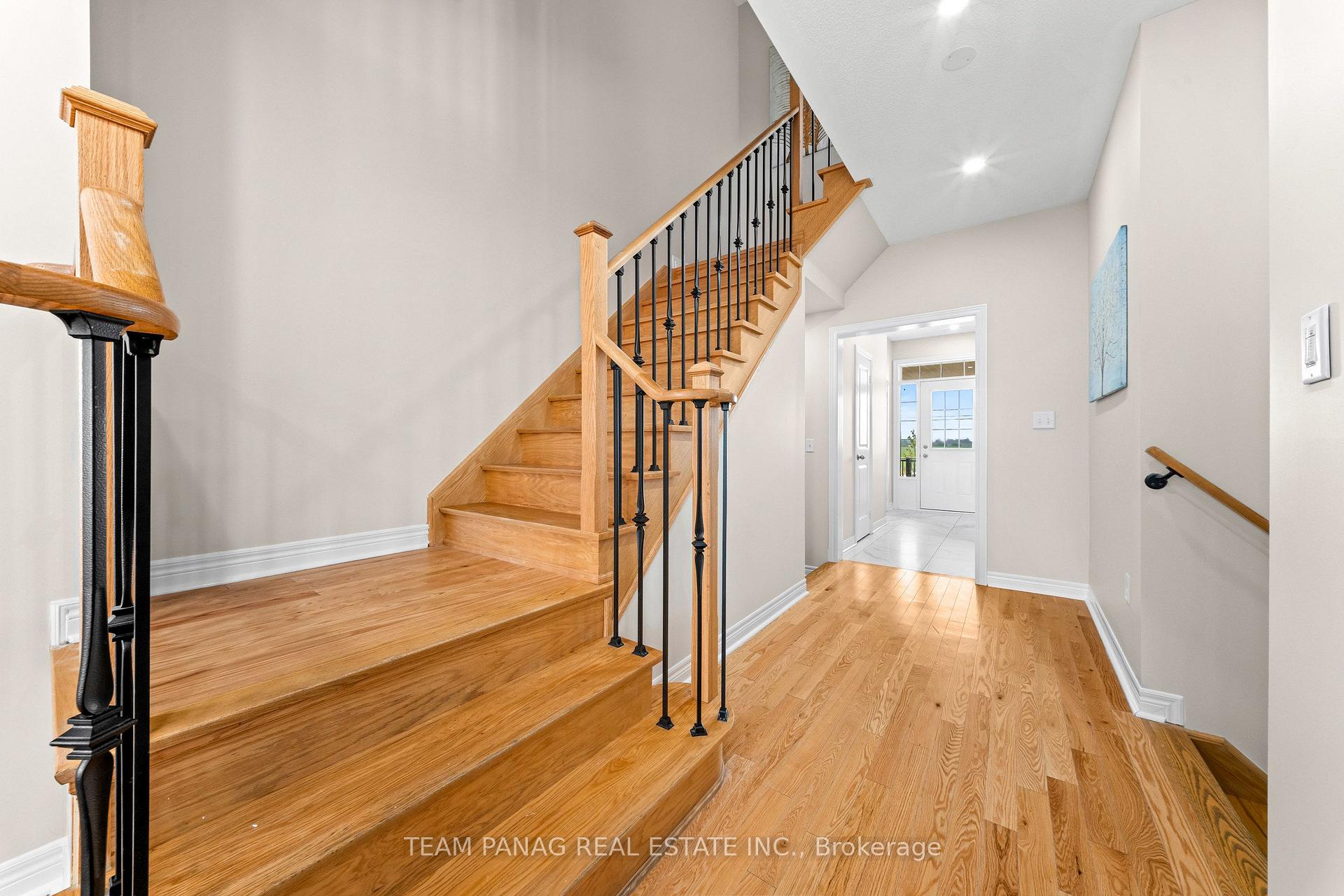 Photo 11 of 79 Finegan Circle, Brampton, Northwest Brampton — HOMEH