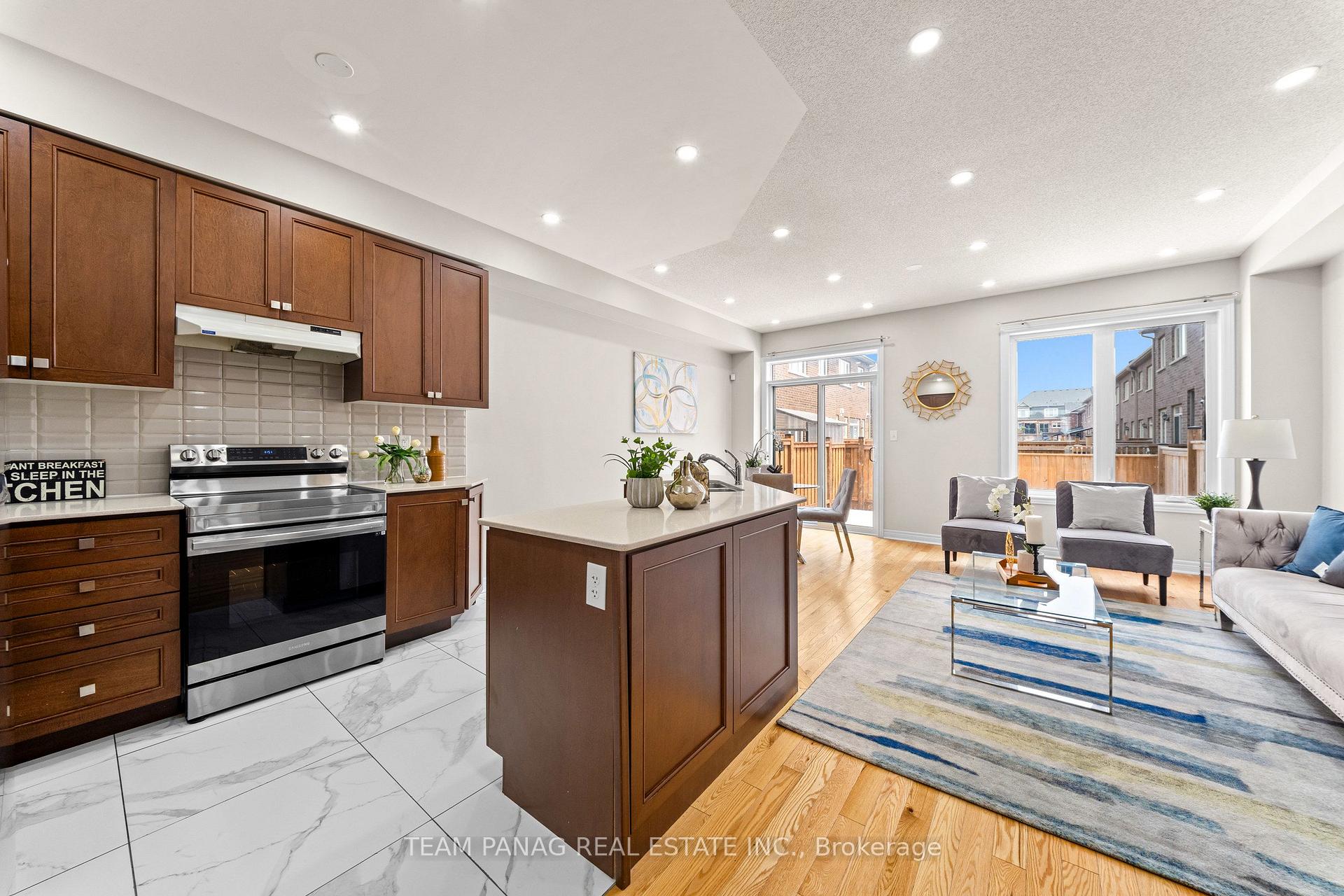 Photo 12 of 79 Finegan Circle, Brampton, Northwest Brampton — HOMEH