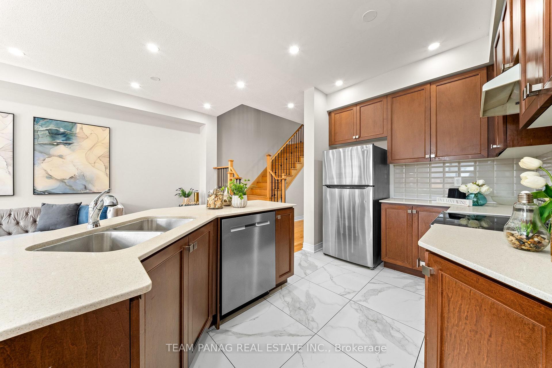Photo 15 of 79 Finegan Circle, Brampton, Northwest Brampton — HOMEH