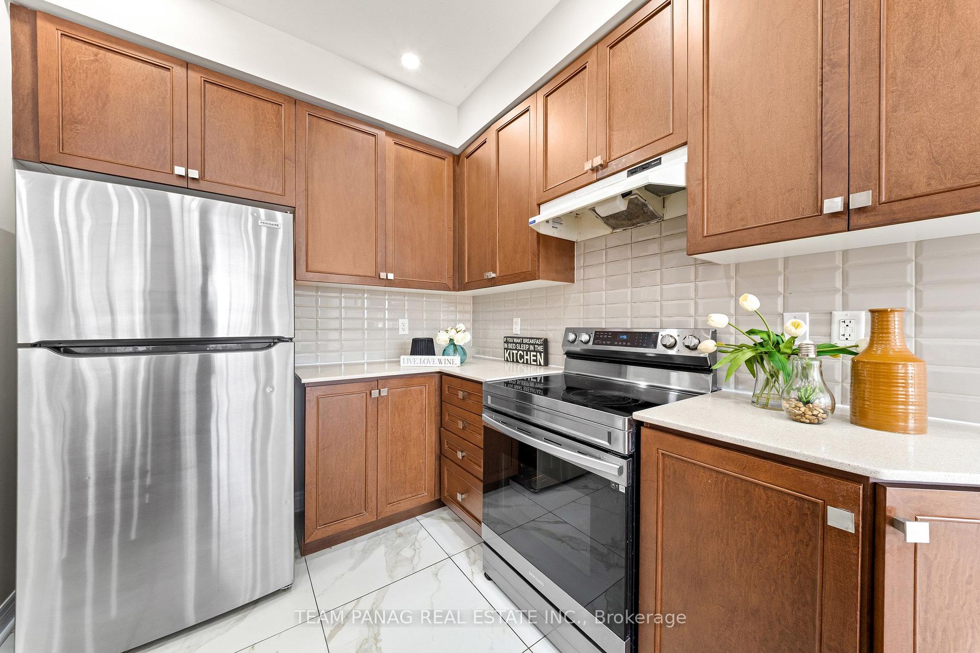 Photo 17 of 79 Finegan Circle, Brampton, Northwest Brampton — HOMEH