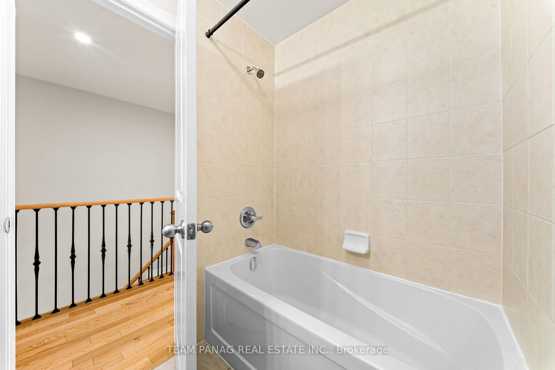 Photo 32 of 79 Finegan Circle, Brampton, Northwest Brampton — HOMEH