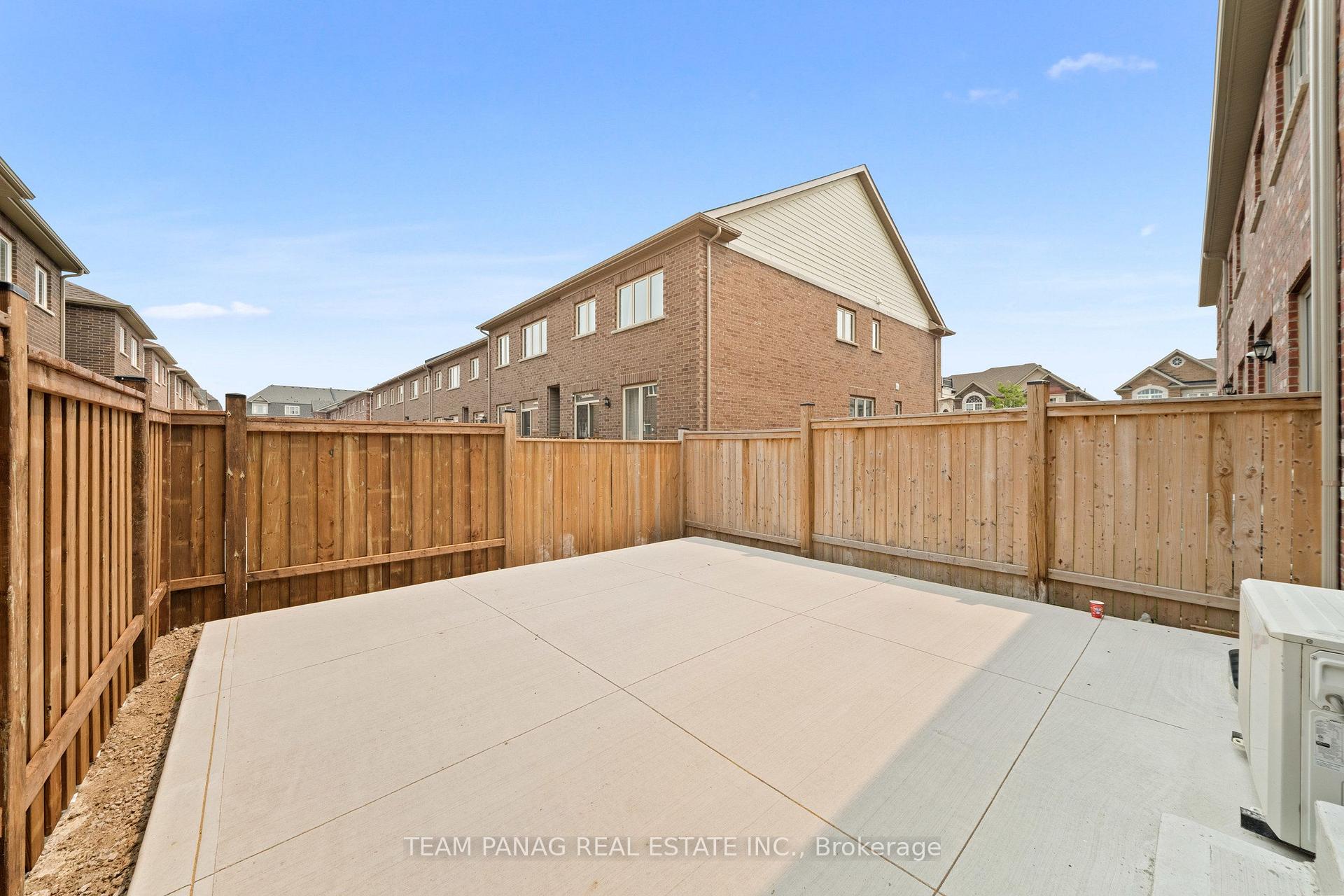 Photo 43 of 79 Finegan Circle, Brampton, Northwest Brampton — HOMEH