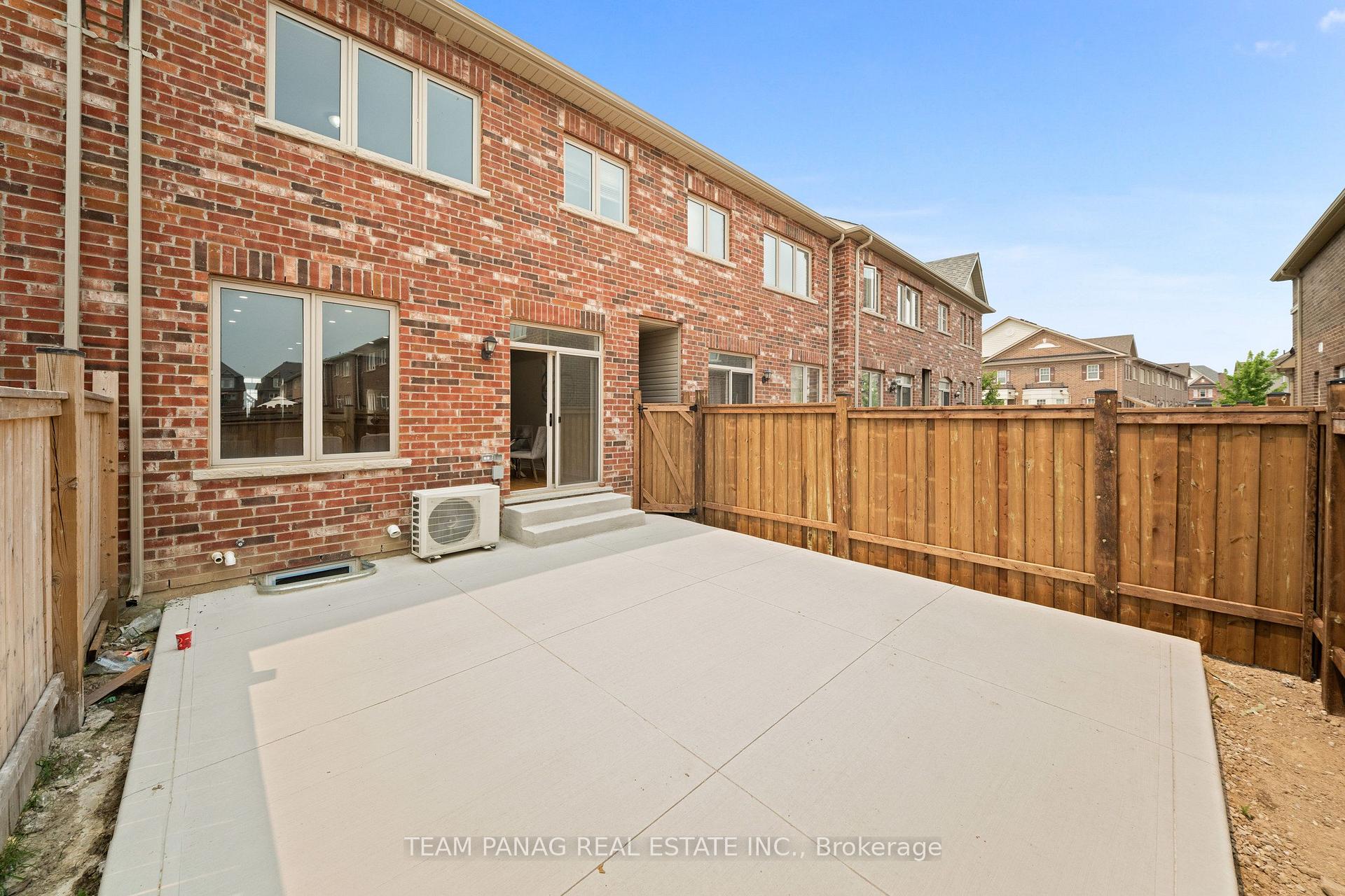 Photo 44 of 79 Finegan Circle, Brampton, Northwest Brampton — HOMEH