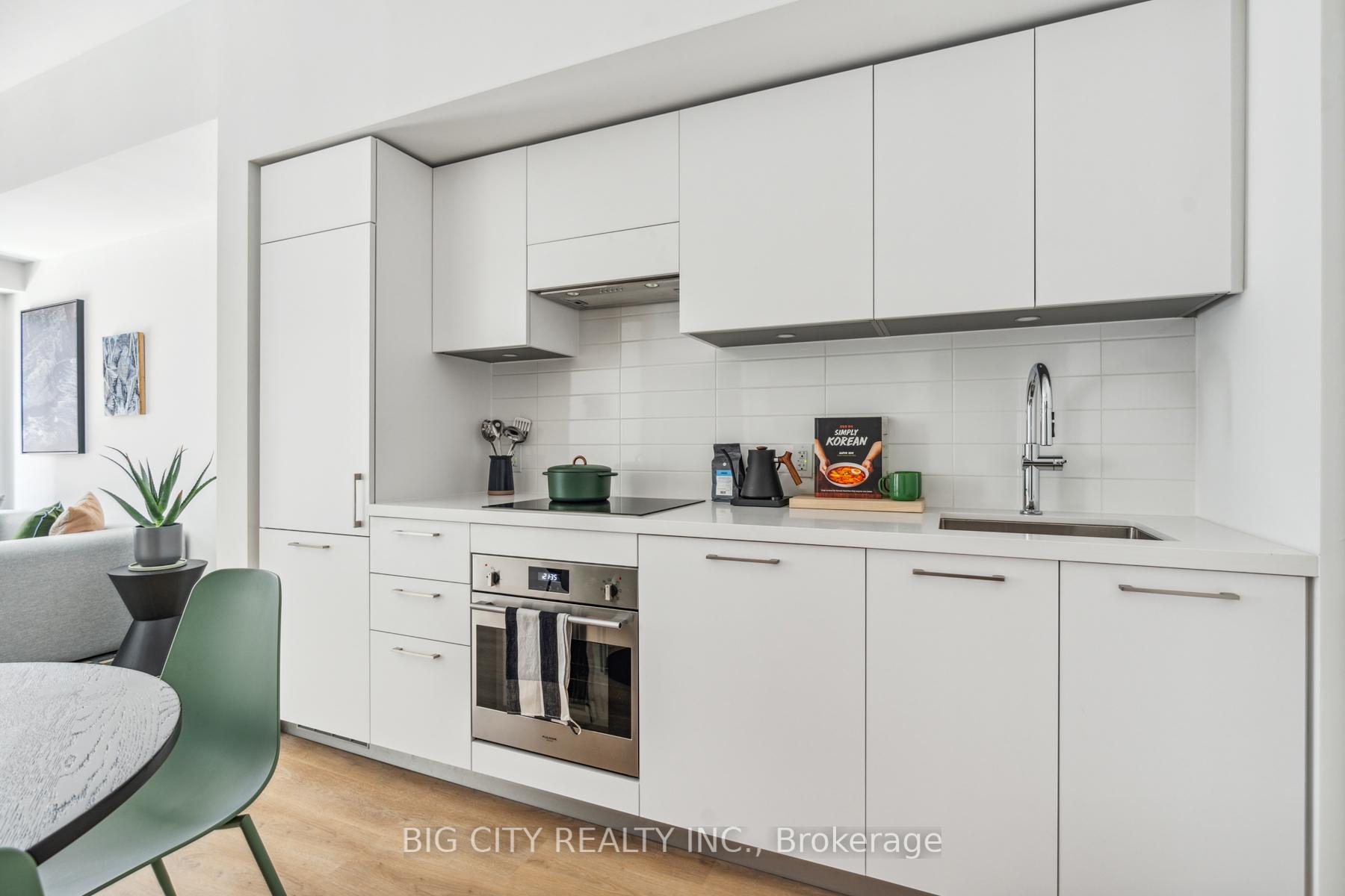 Photo 5 of Unit 307, 36 Brentcliffe Road, Toronto, Thorncliffe Park — HOMEH