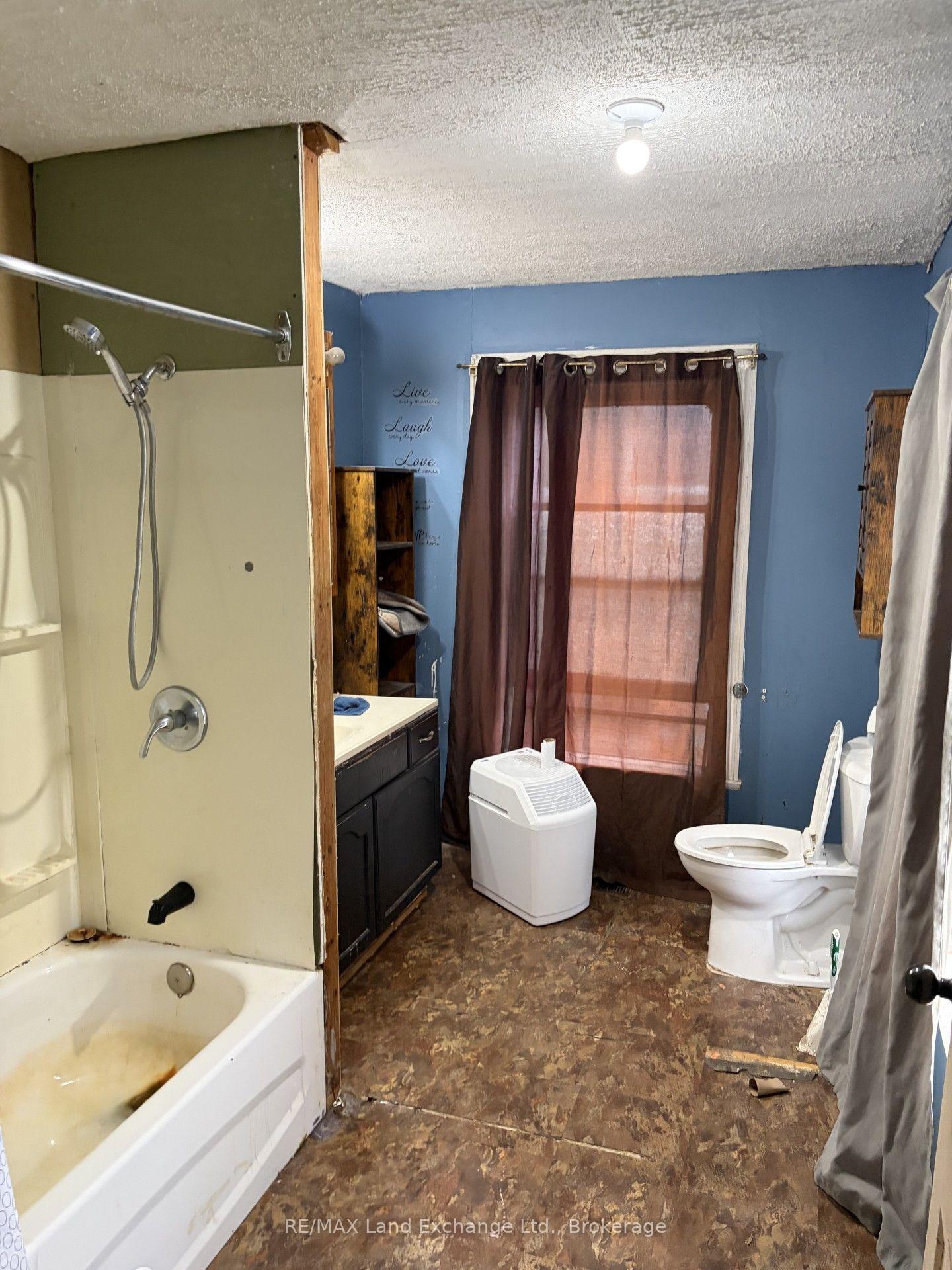 Photo 9 of 1064 Howick Street, Howick — HOMEH